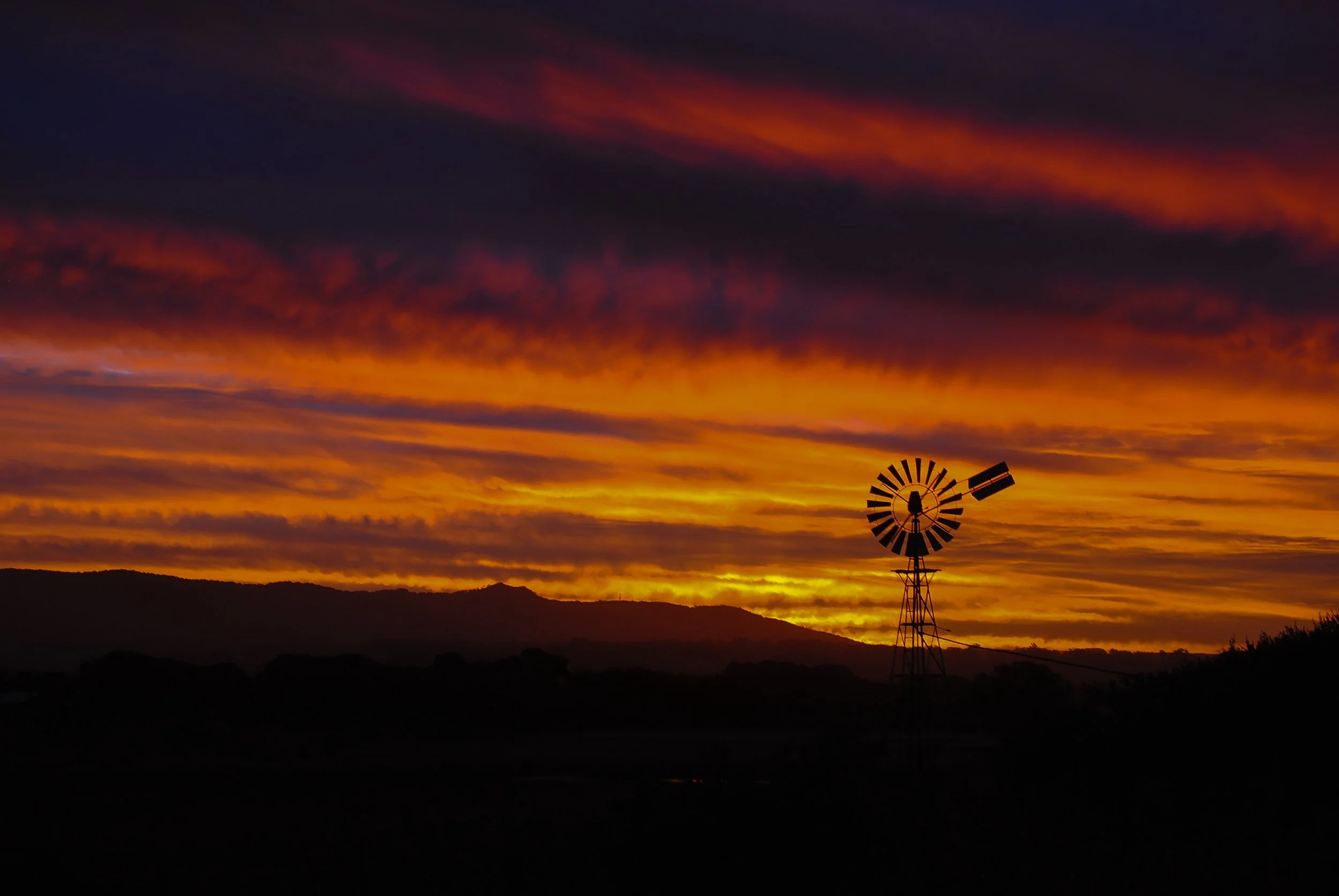 Kicking off &ldquo;windmill Wednesday&rdquo; with an image where it all began! 

A summer sunset from 2014 😍 

I had just started taking photos and didn&rsquo;t even know what RAW mode was, I was shooting everything in JPEG 😬

This image was the wi