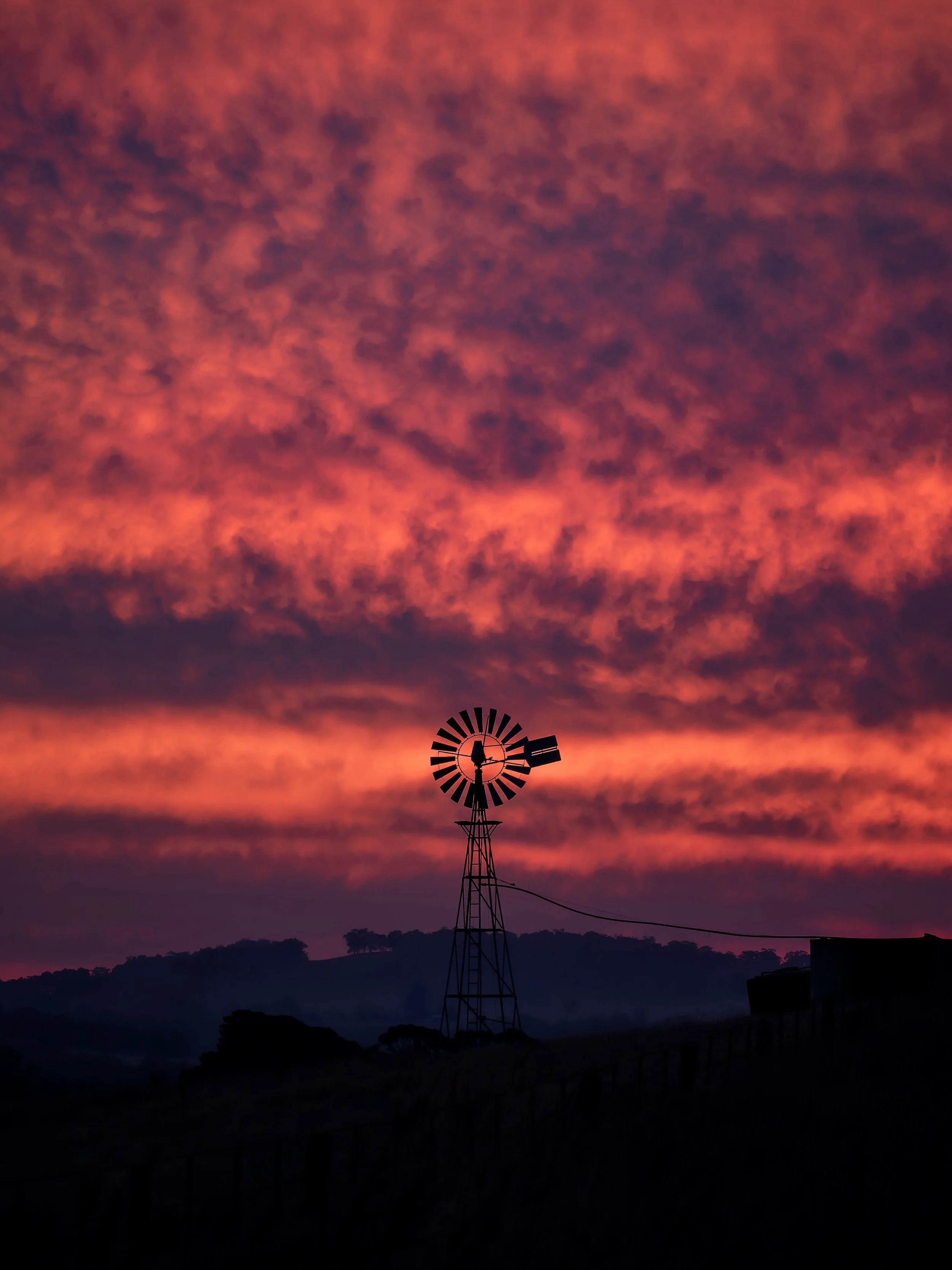 It&rsquo;s &ldquo;Windmill Wednesday&rdquo; 😍

And I think #sunset skies are truly the best here in the Macedon Ranges! #windmill