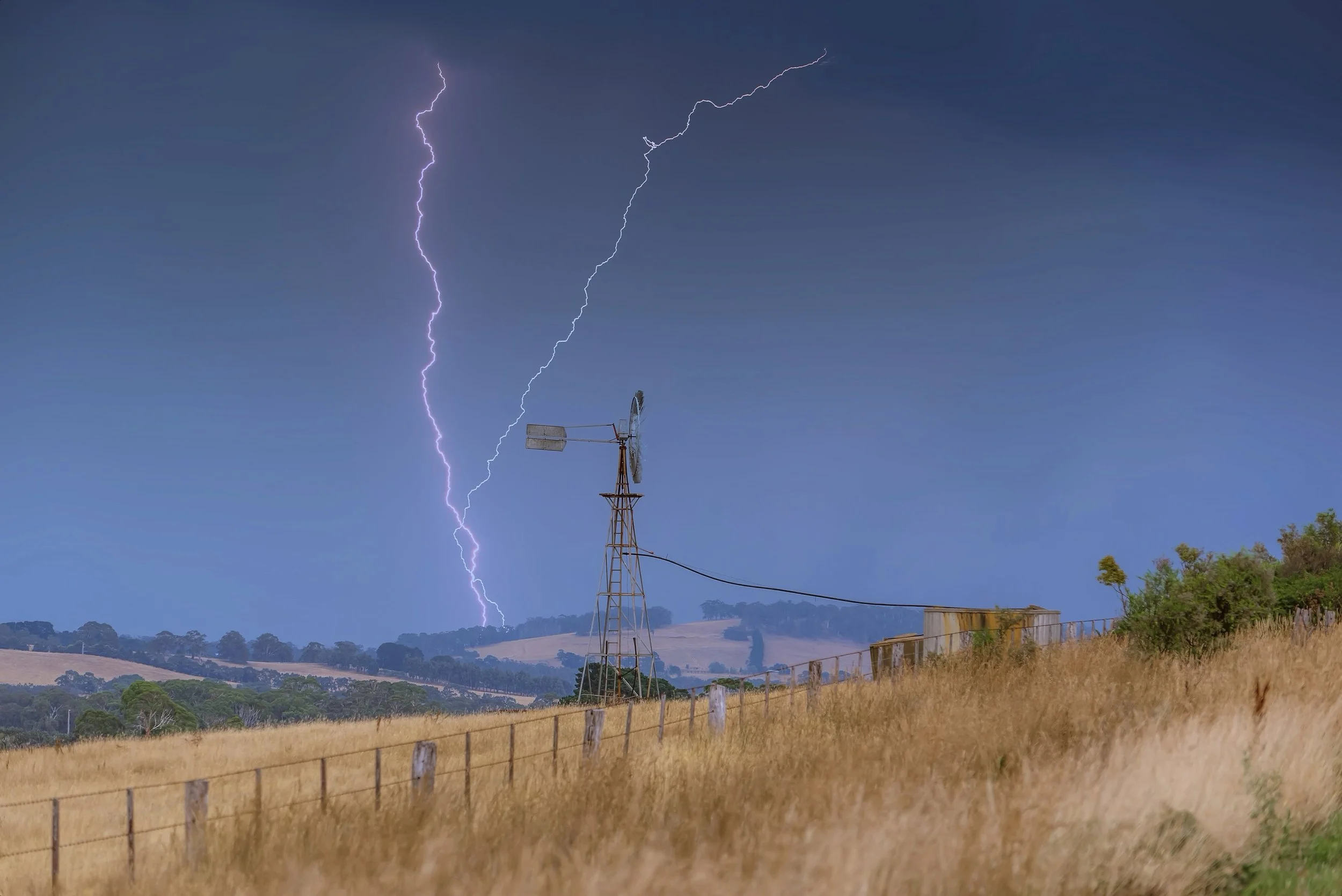 &ldquo;Windmill Wednesday&rdquo; 😍

Sharing one from the summer storms in 2020 🌩️ #windmill #lightning
