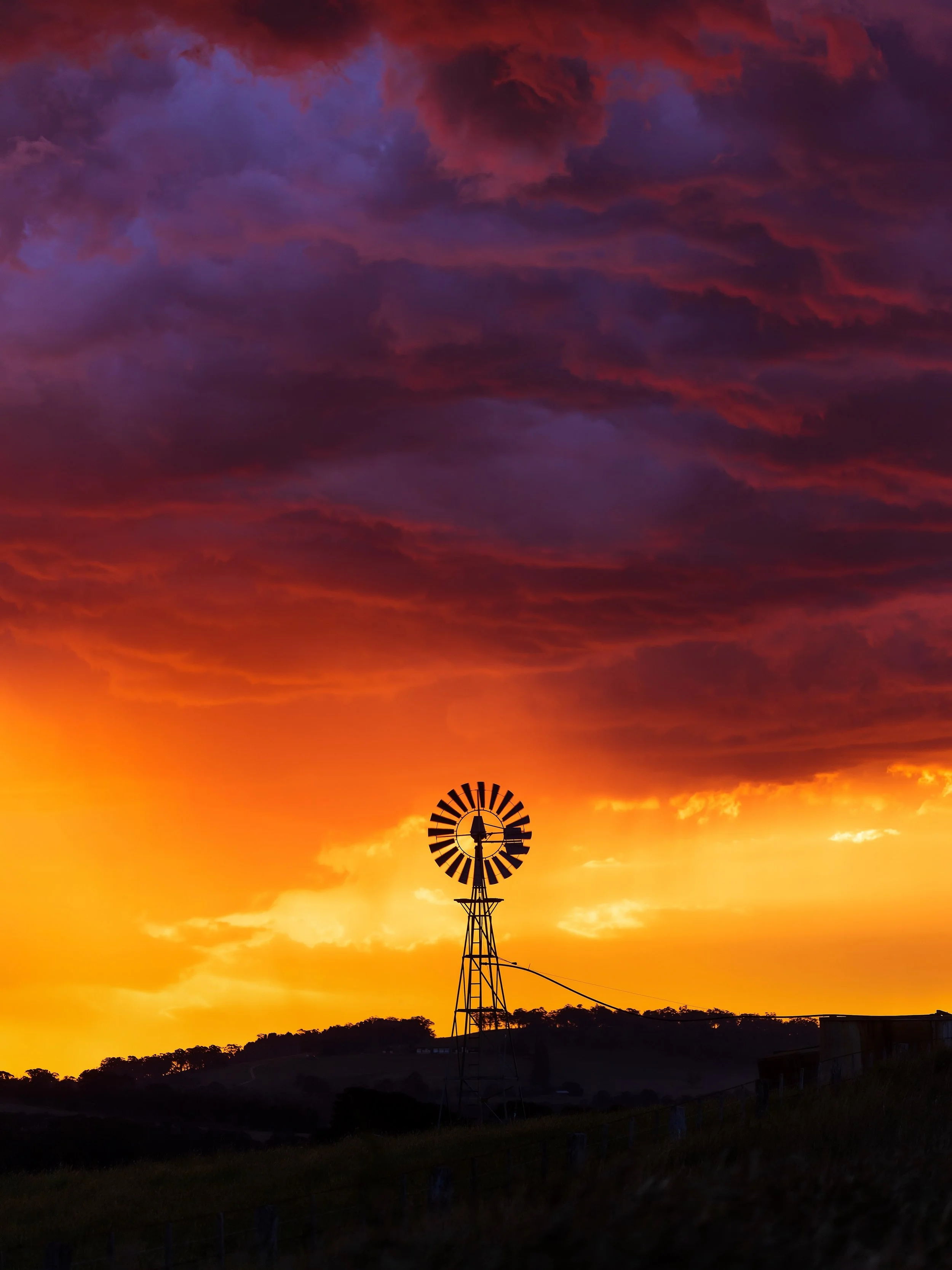 &ldquo;Windmill Wednesday&rdquo; 😍

And this week I&rsquo;m sticking with my summer storms theme 🌩️ #windmill #australia #macedonranges #sunset #storm