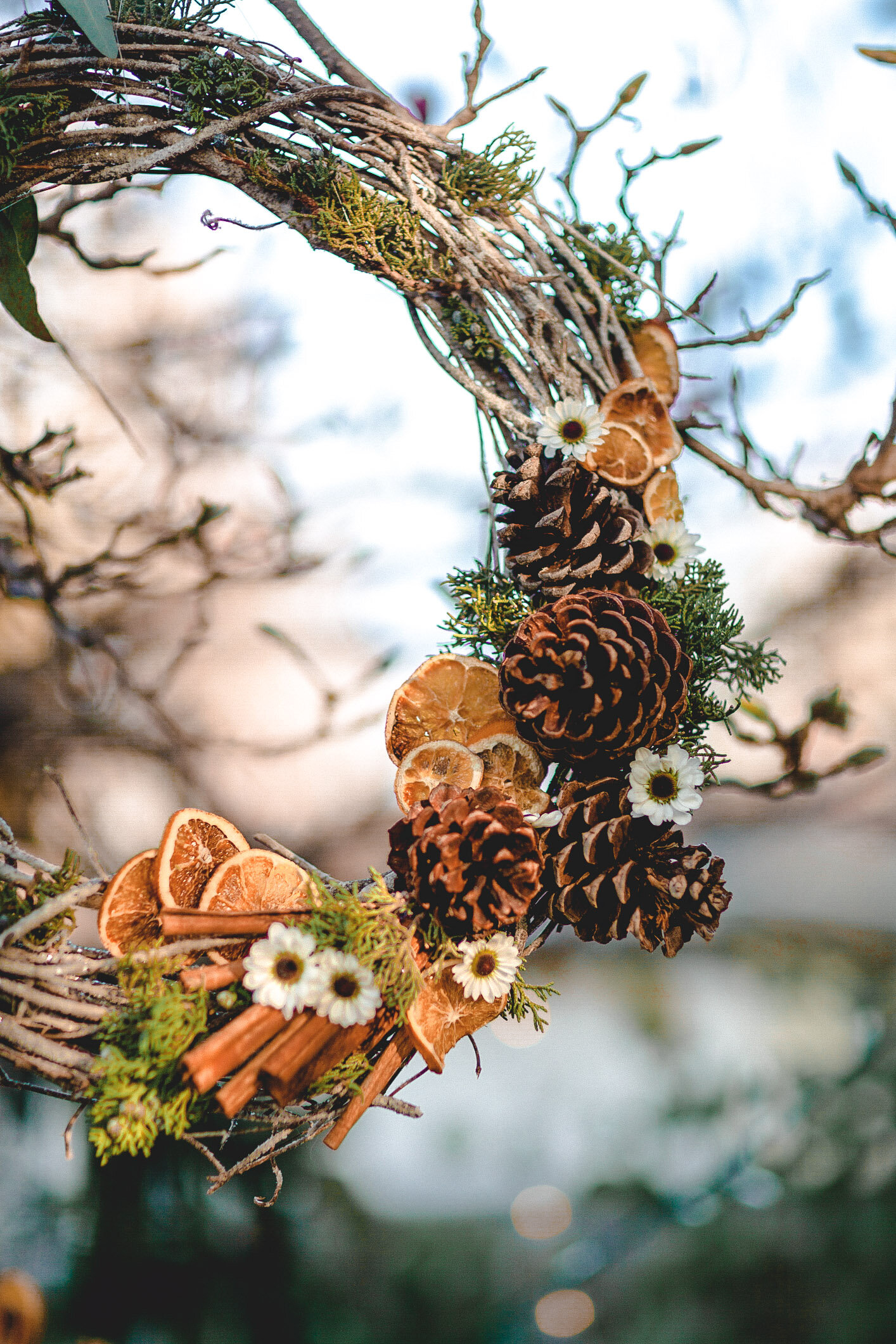 handmade-fall-wreath_diy_orange-slices_wild-flowers.jpeg