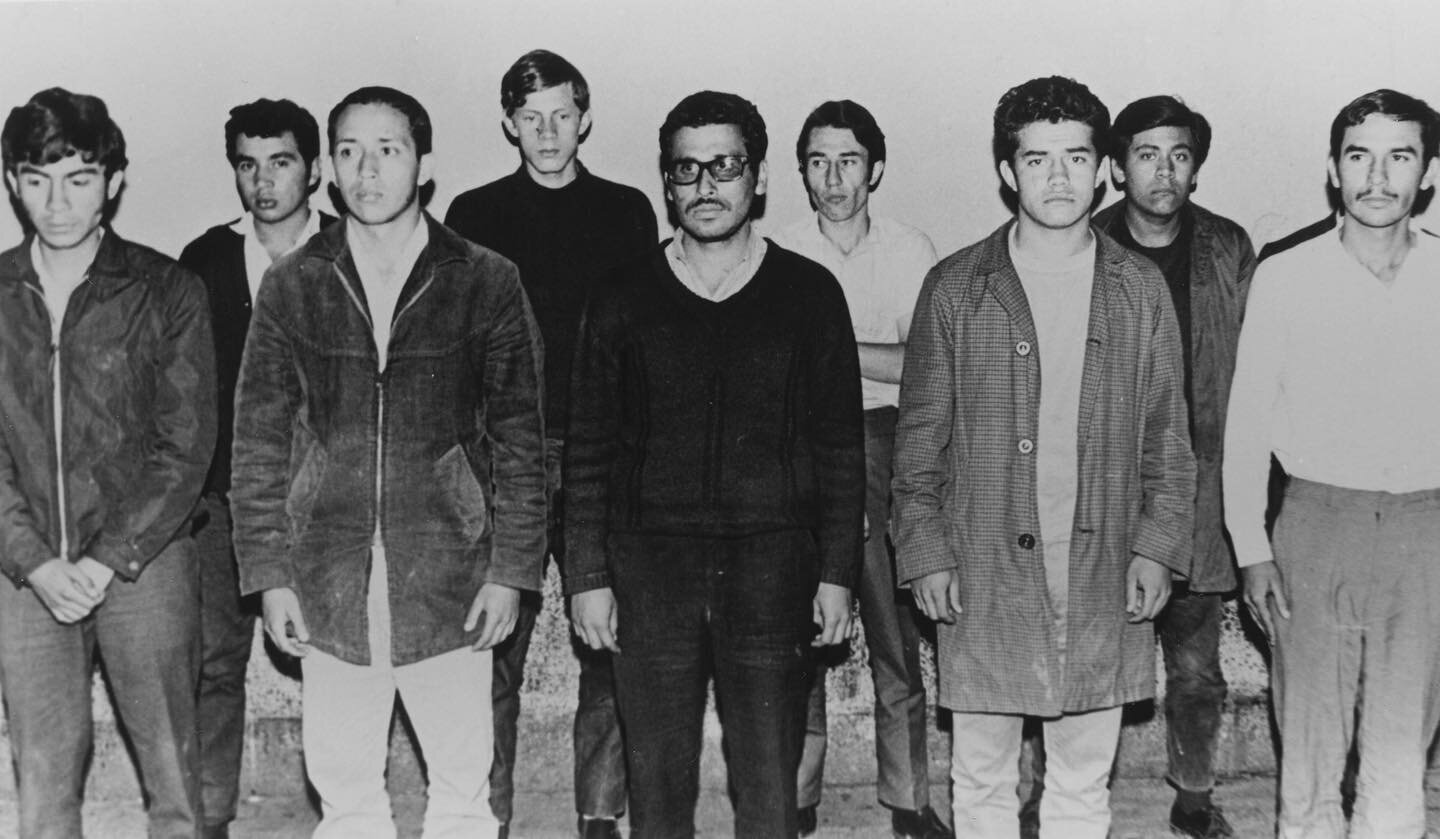 Detenidos el 3 de Octubre de 1968. Detenidos en la c&aacute;rcel preventiva. Archivo General de la Nación. Imagen proporcionada por Raúl Álvarez Garín a Ximena Labra en 2008 #tlatehoy #tlatelolco68 #estudiantes #detenidos #detenidas #2deoctubreno