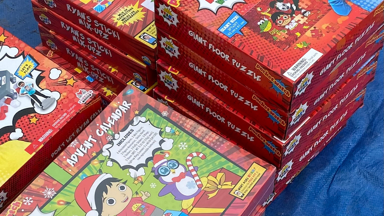 Holiday Toy Bagging 