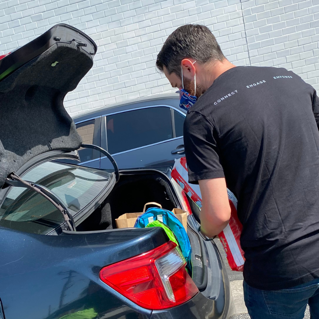 Felices Fiestas! Drive-thru Event at Para Los Niños
