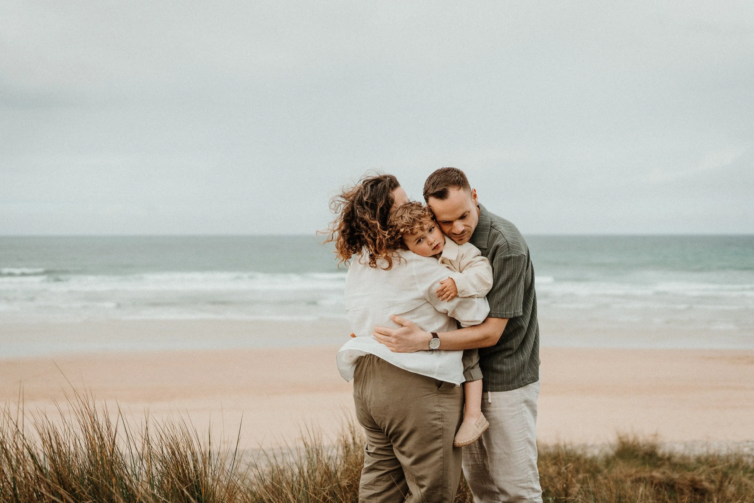 seance-photo-famille-enfant-parents-le-saint-photographie-finistere (2).jpg