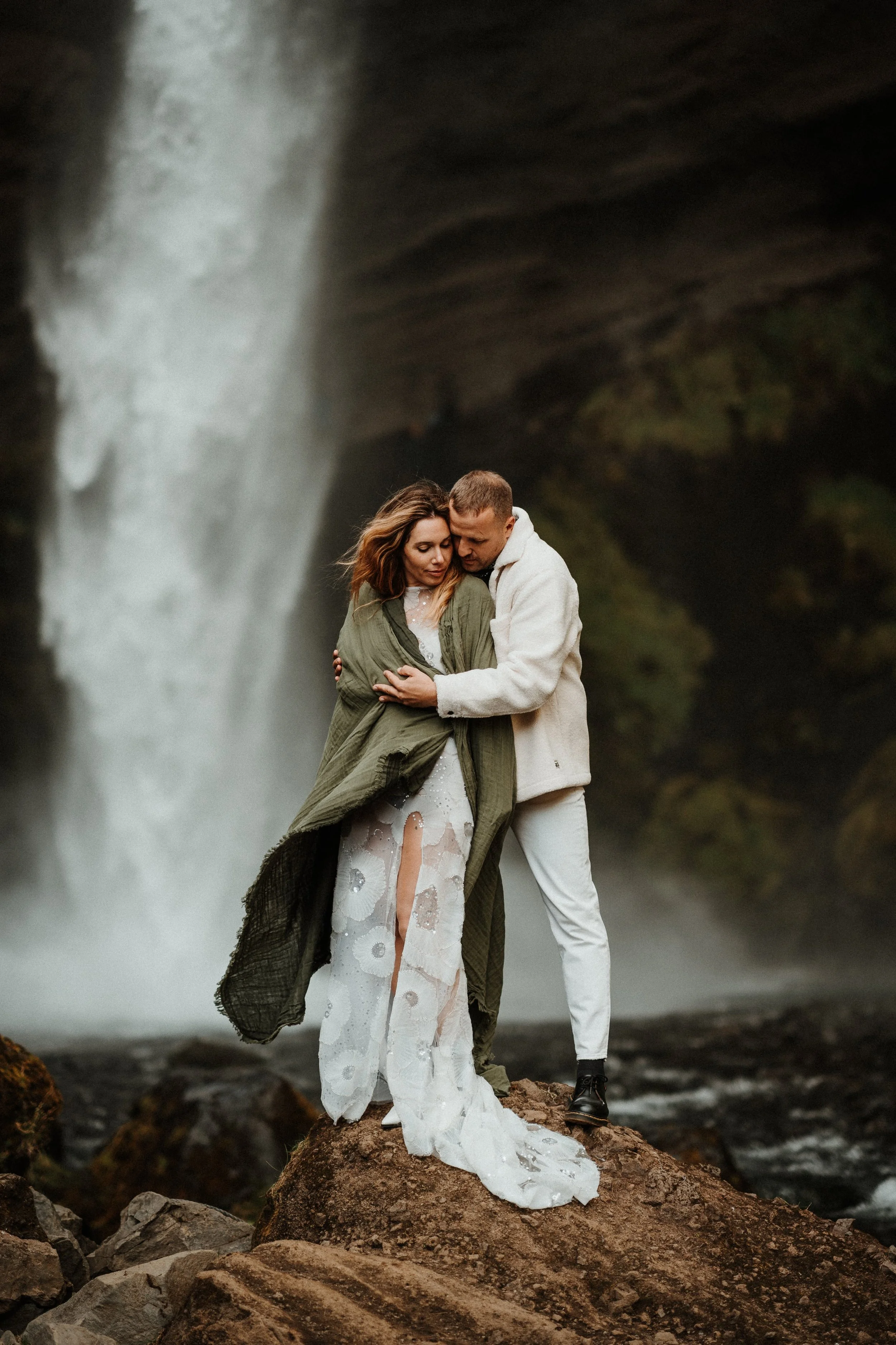 séance photo islande proche d'une cascade