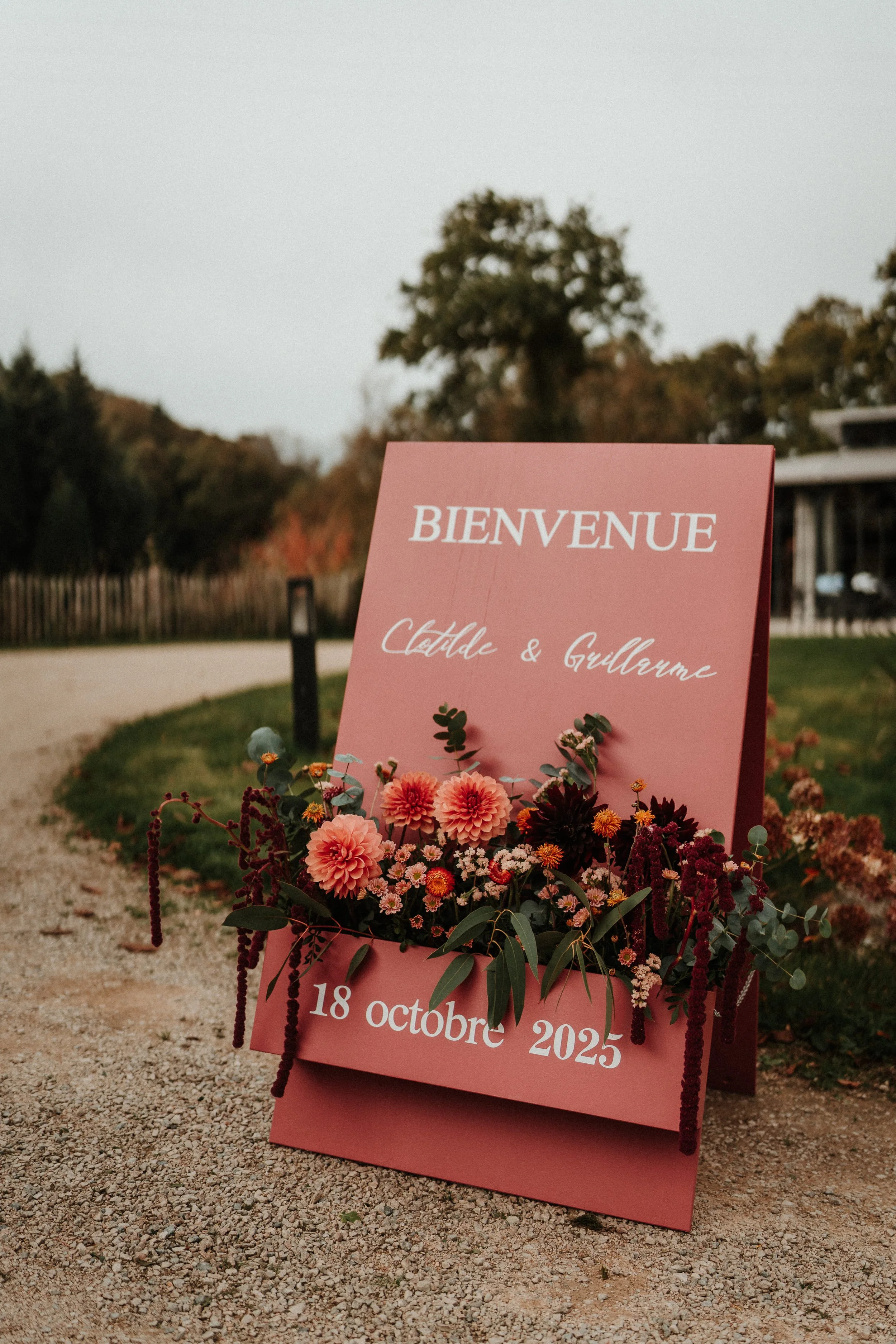 panneau-bienvenue-mariage-clotilde-guillaume-automne-bretagne.jpg