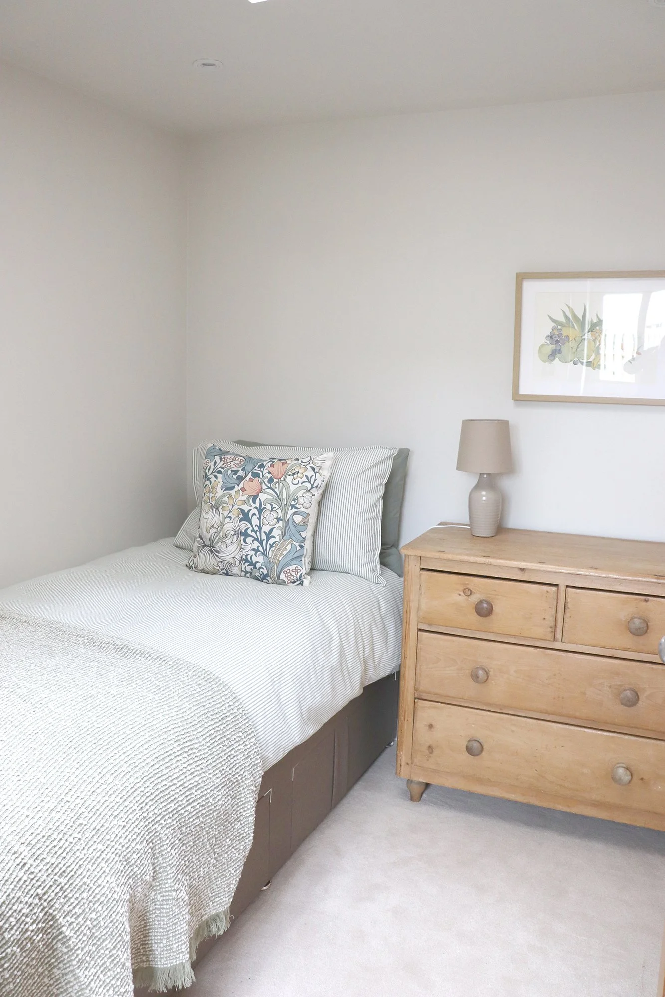 Cowley Farm The Annex bedroom 2 2.jpg