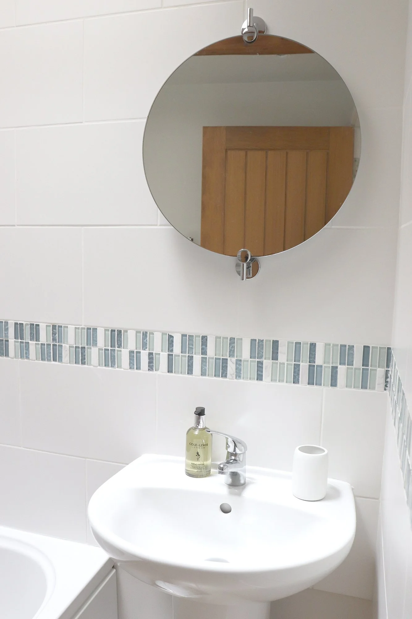 Cowley Farm The Annex bathroom 2.jpg