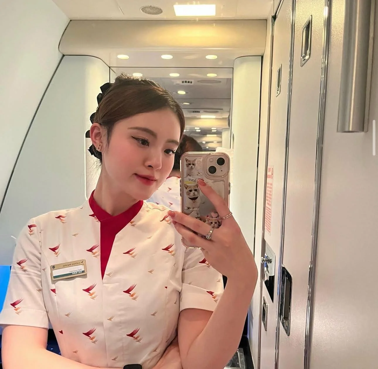Jablehk-hkcabincrew11-010.jpg