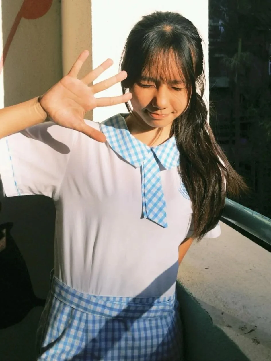 氣質00後港女學生妹Szeeeyi_