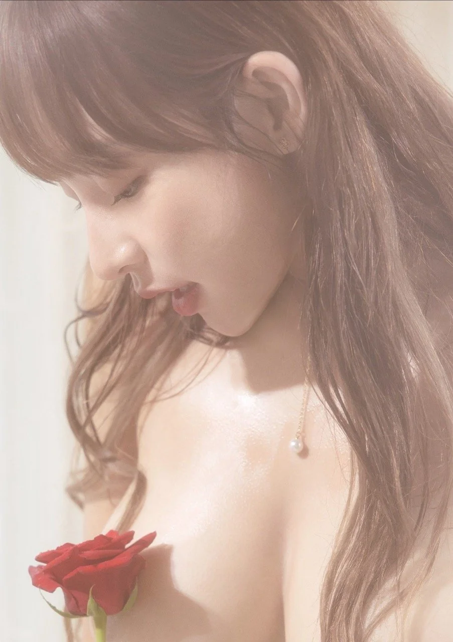 Jablehk-95_mizuki_photobook-2025-I-026 Large.jpeg