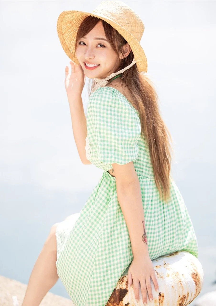 Jablehk-95_mizuki_photobook-2025-I-014 Large.jpeg