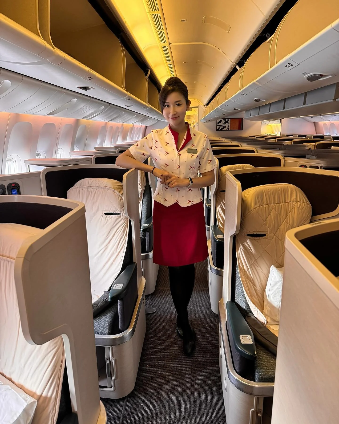 Jablehk-hkcabincrew11-017.jpg