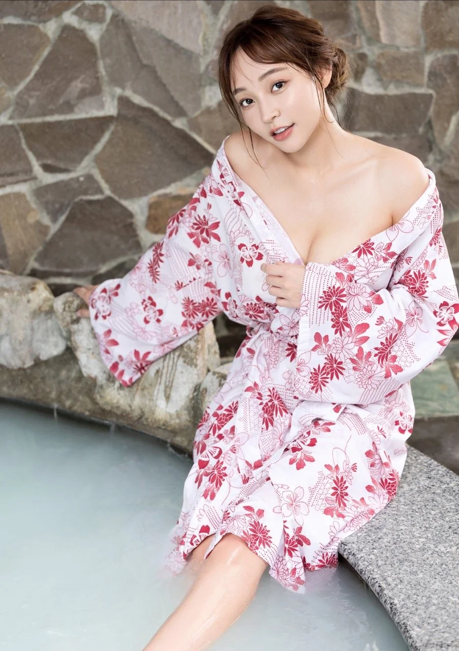 Jablehk-95_mizuki_photobook-2025-I-020 Large.jpeg