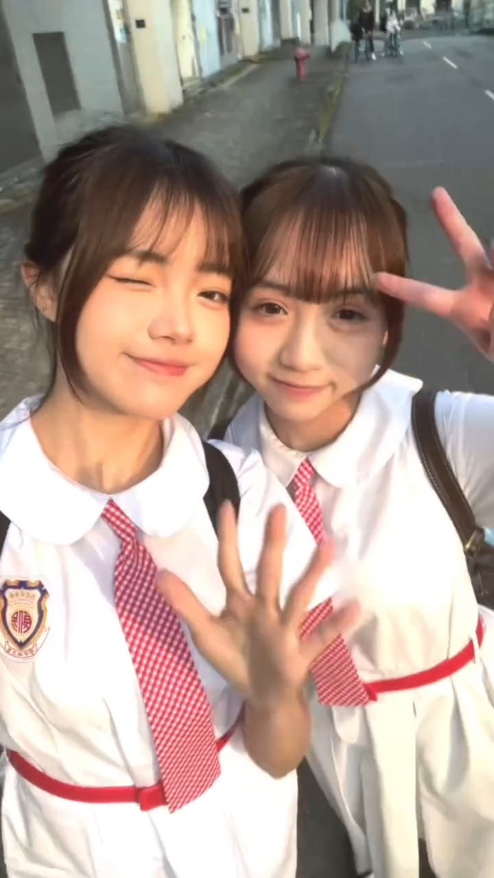 Jablehk-hongkongschoolgirl8-033.png