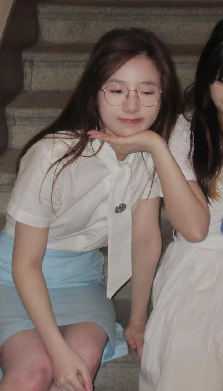 Jablehk-hongkongschoolgirl8-004.jpg