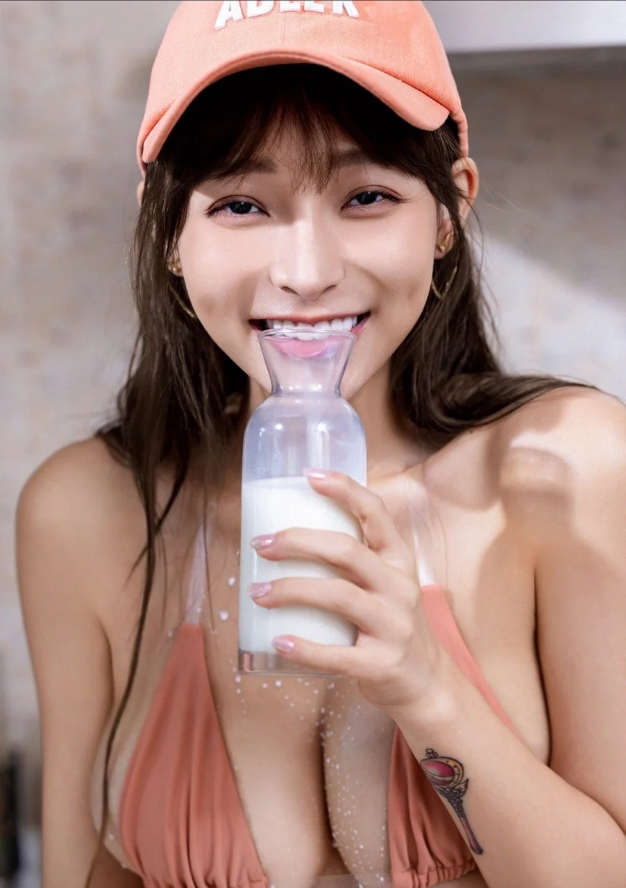 Jablehk-95_mizuki_photobook-2025-I-028 Large.jpeg