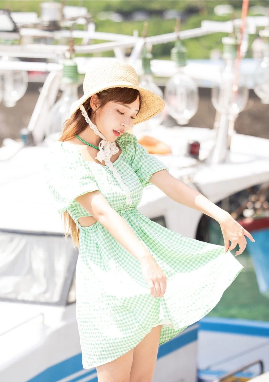 Jablehk-95_mizuki_photobook-2025-I-009 Large.jpeg