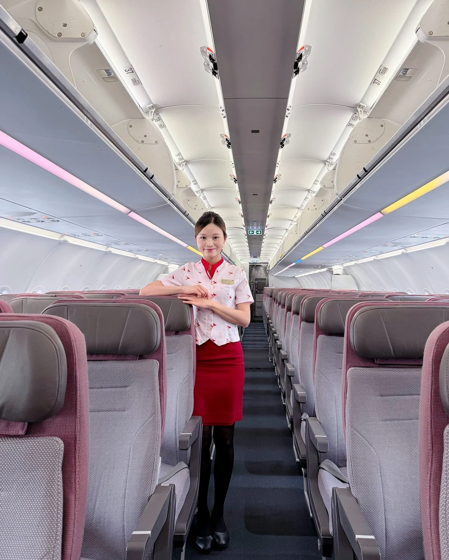 Jablehk-hkcabincrew11-014.jpg