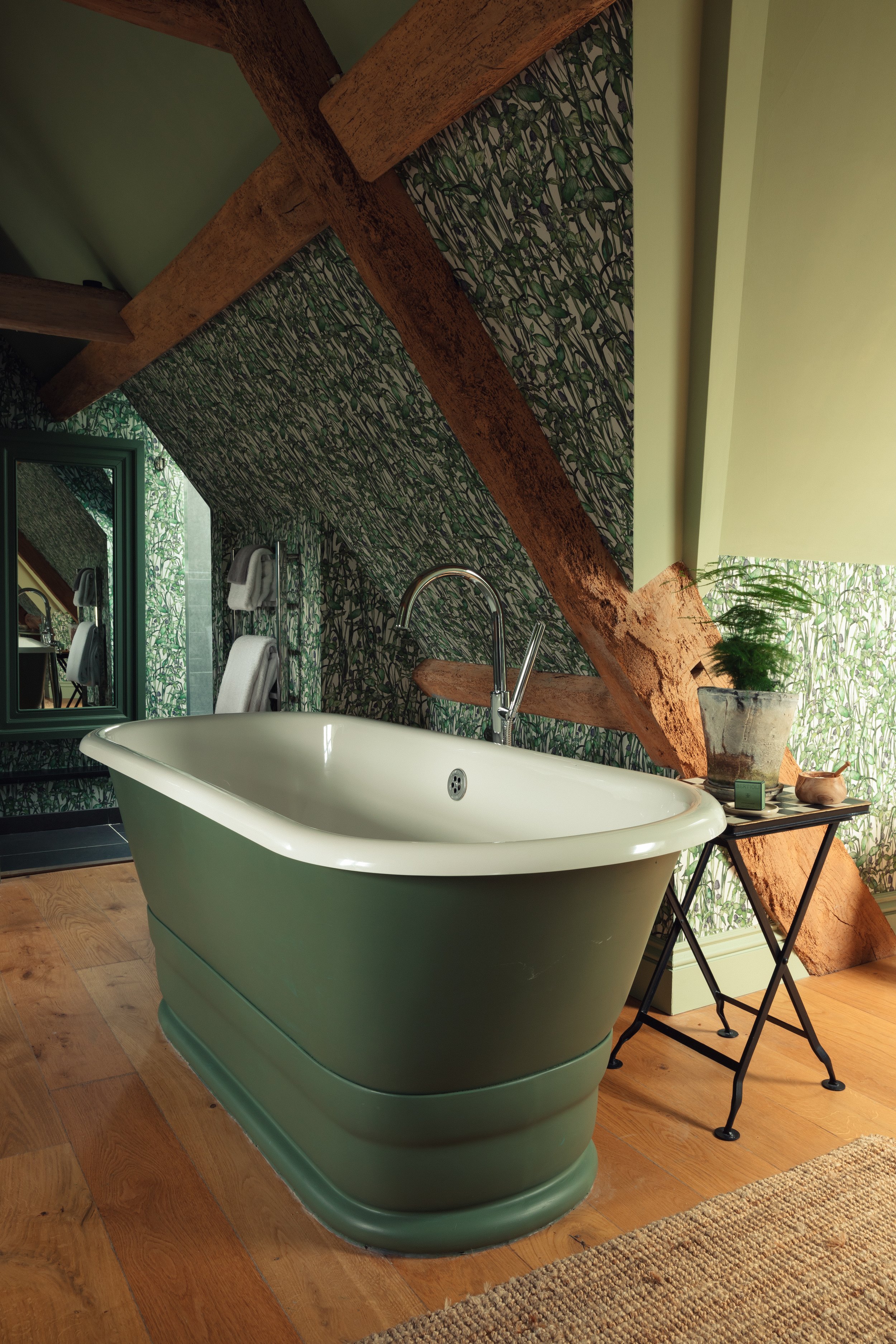 Thyme-Bedroom-Elegant-Rivermint-FreddieEllams-3.jpg