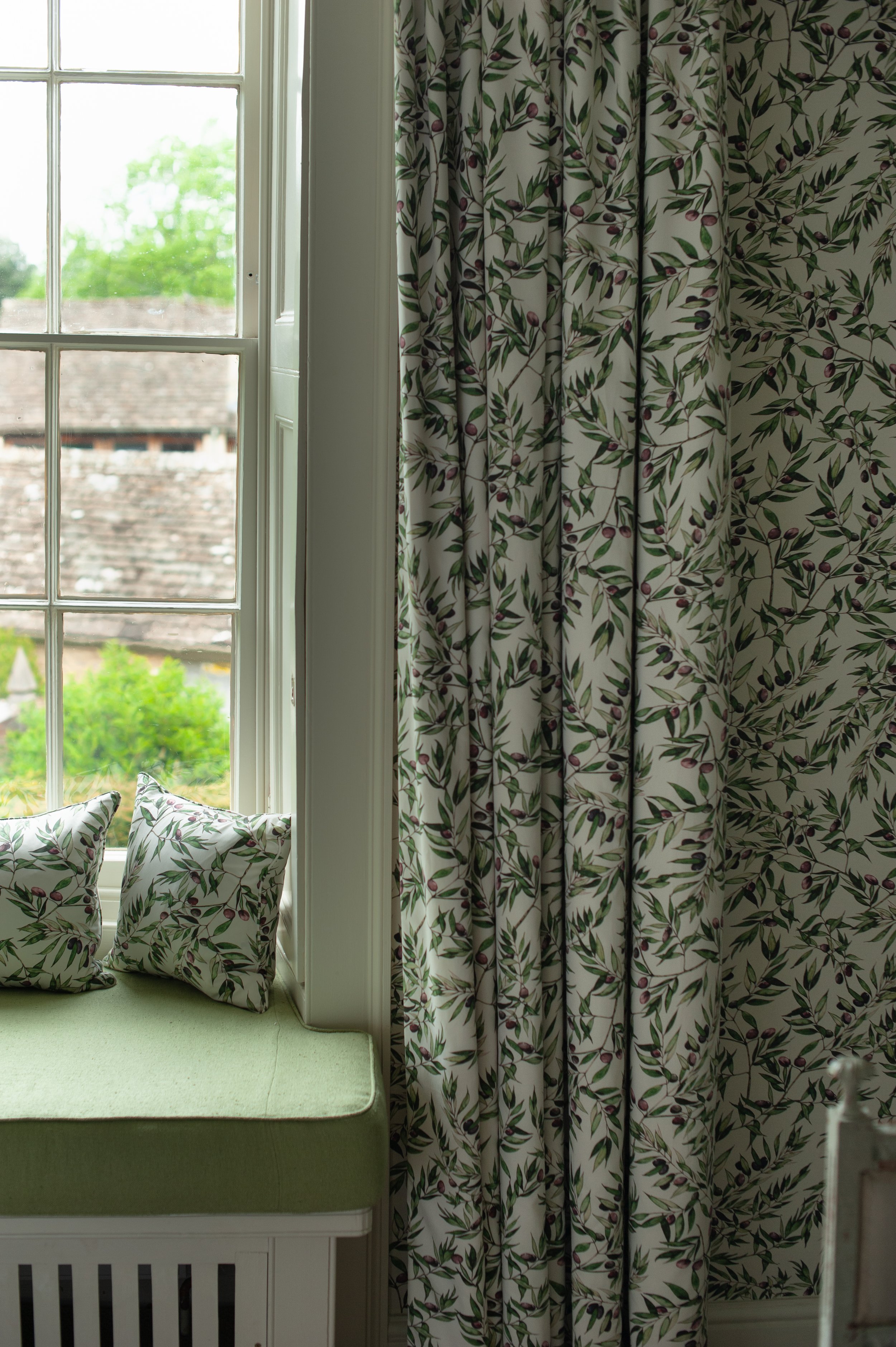 Bertioli-Olive-Wallpaper-Fabric-FreddieEllams-5.jpg