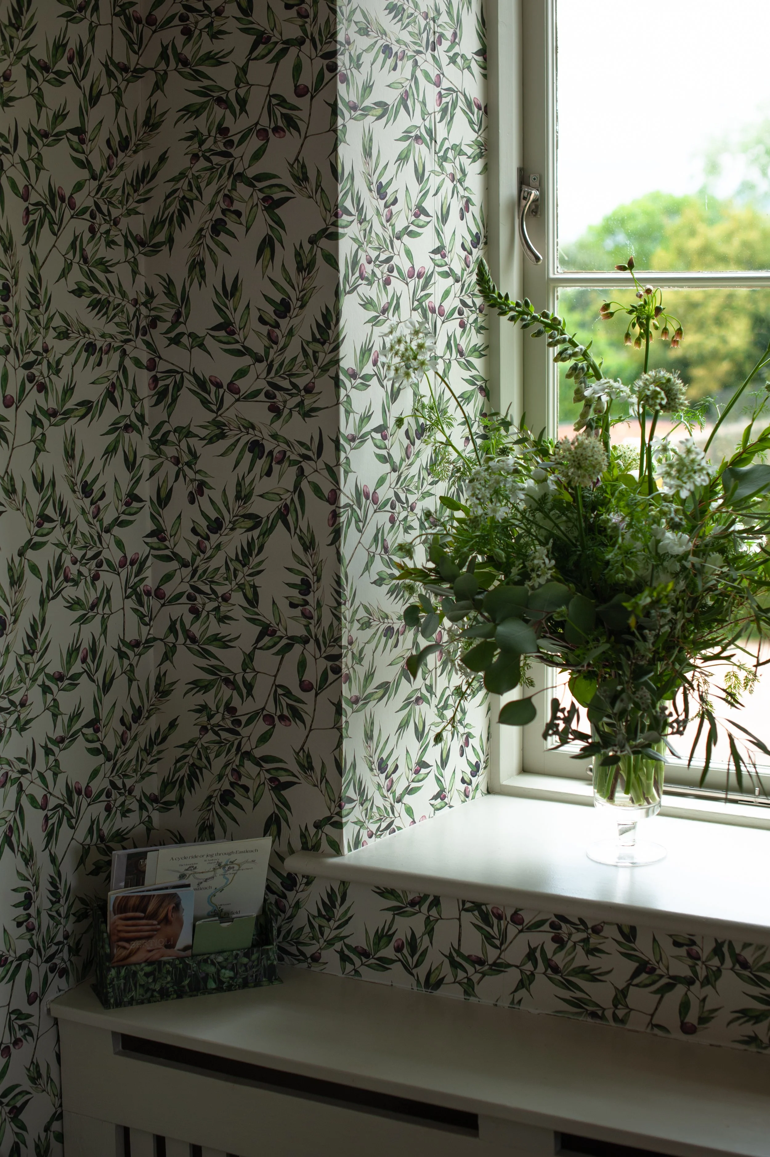 Bertioli-Olive-Wallpaper-Fabric-FreddieEllams-6.jpg