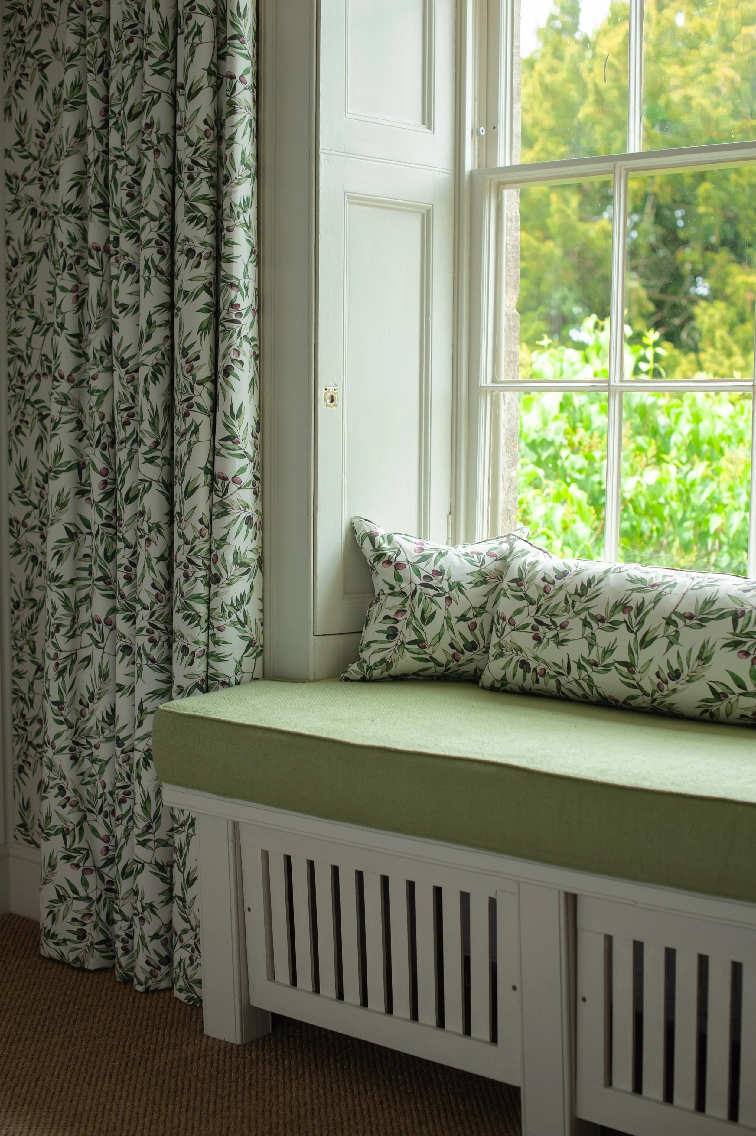 Bertioli-Olive-Wallpaper-Fabric-FreddieEllams-8.jpg