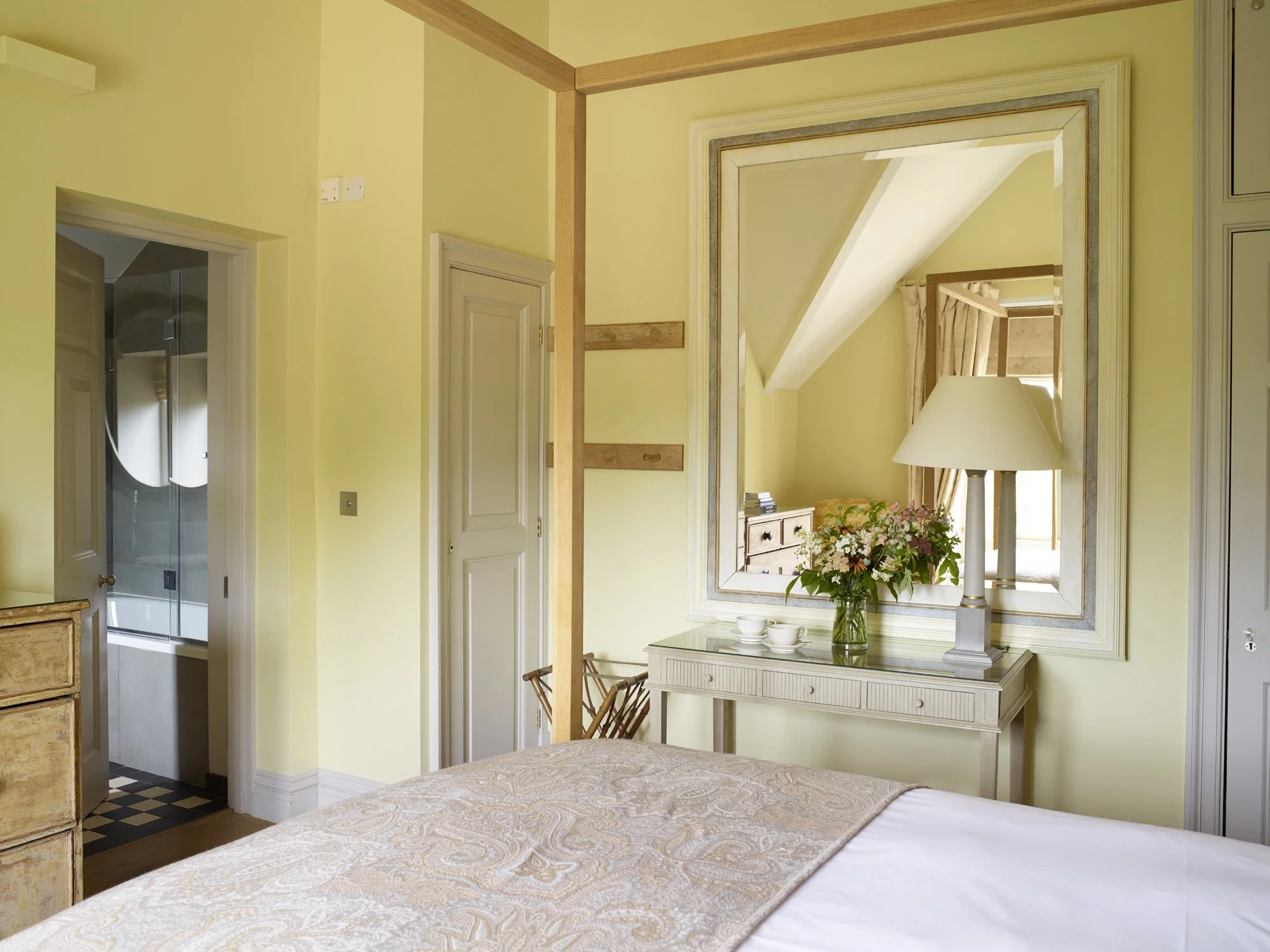 Thyme - The Farmhouse - Lemonbalm bedroom.jpg