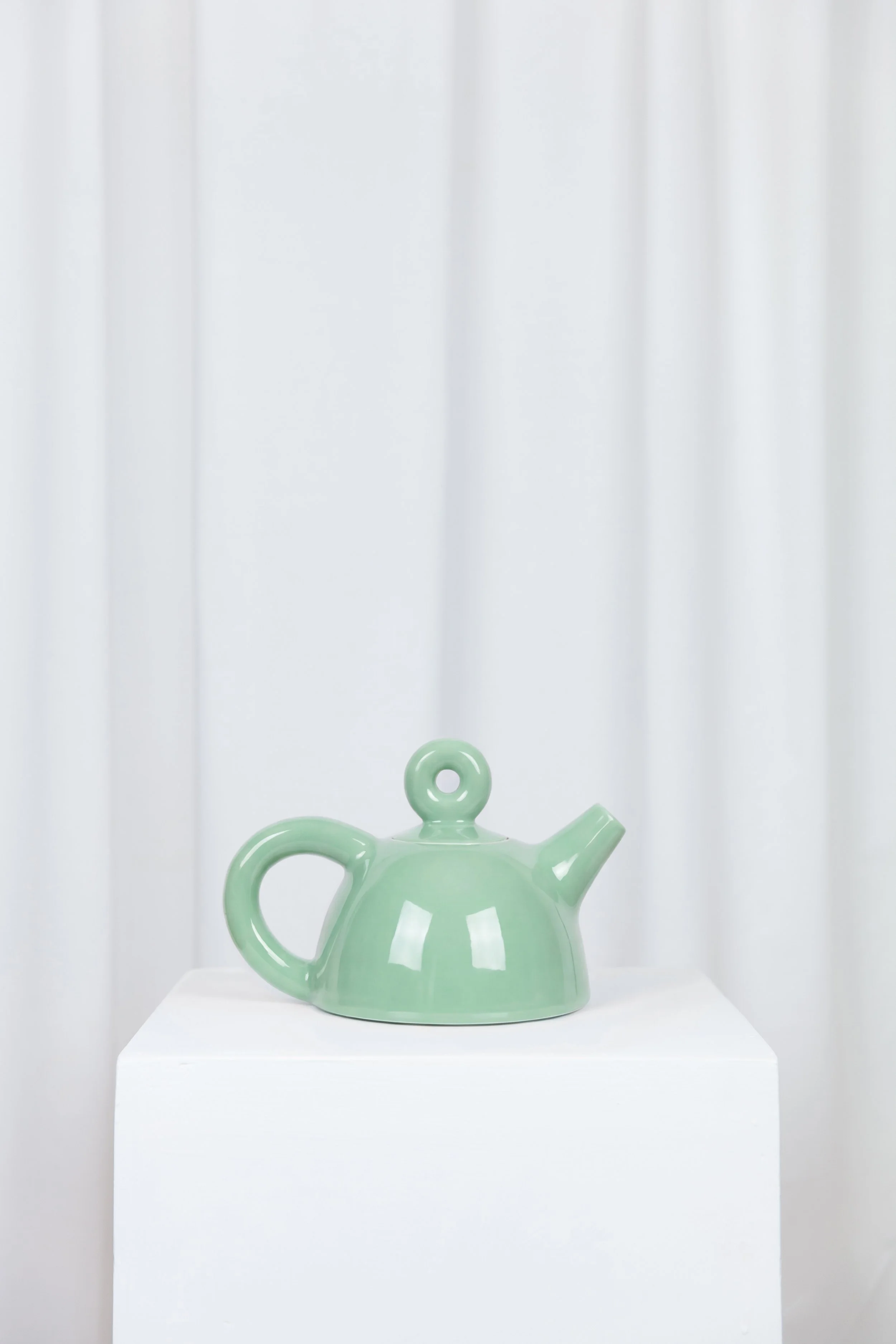 TEAPOT_ROUND_GREEN_WWW.LOLAMAYERAS.COM_IG_LOLAMAYERAS_-XXXX.jpg