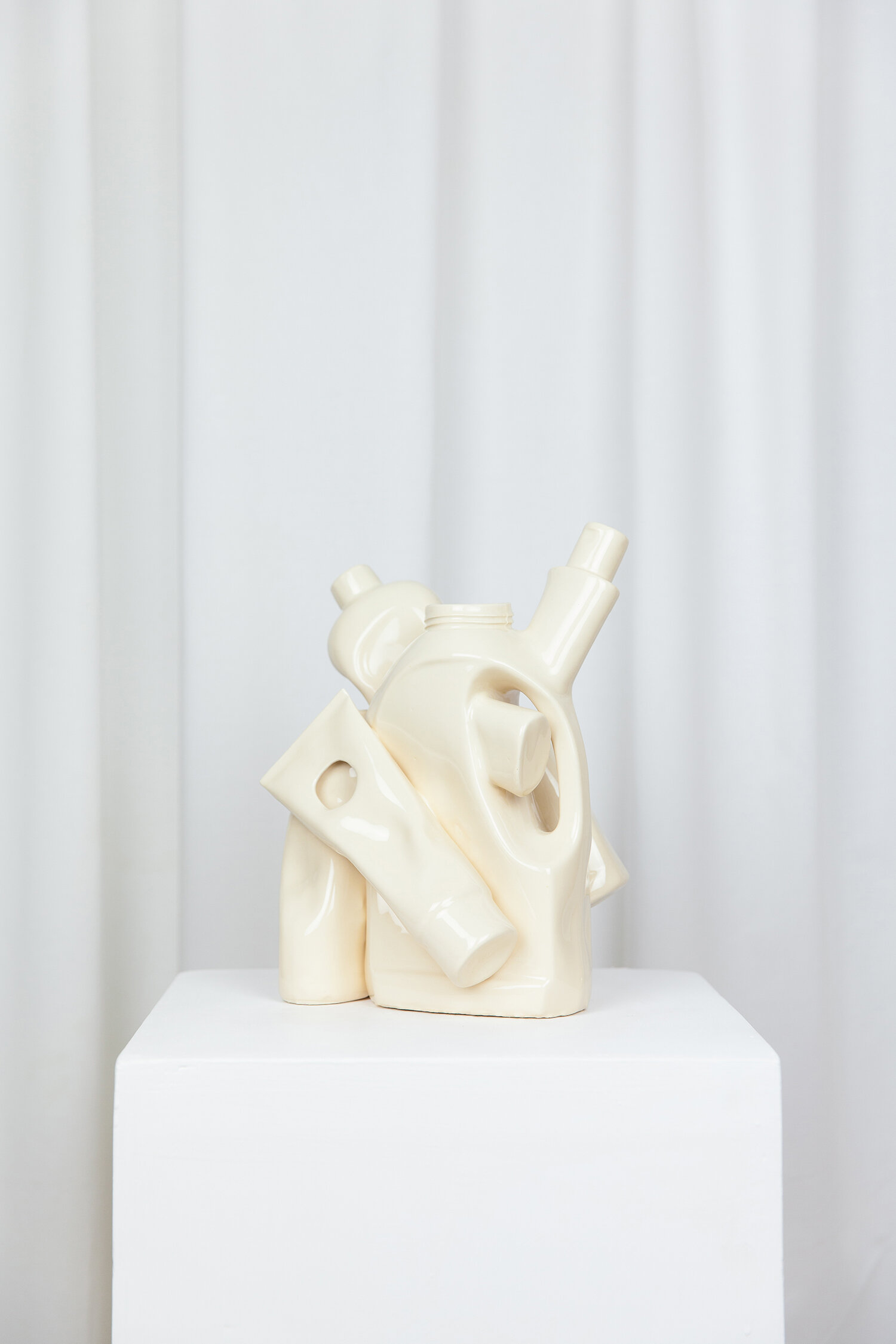 CLEANING_KIT_VASE_BEIGE_WWW.LOLAMAYERAS.COM_IG_LOLAMAYERAS_-0073-4_2.jpg