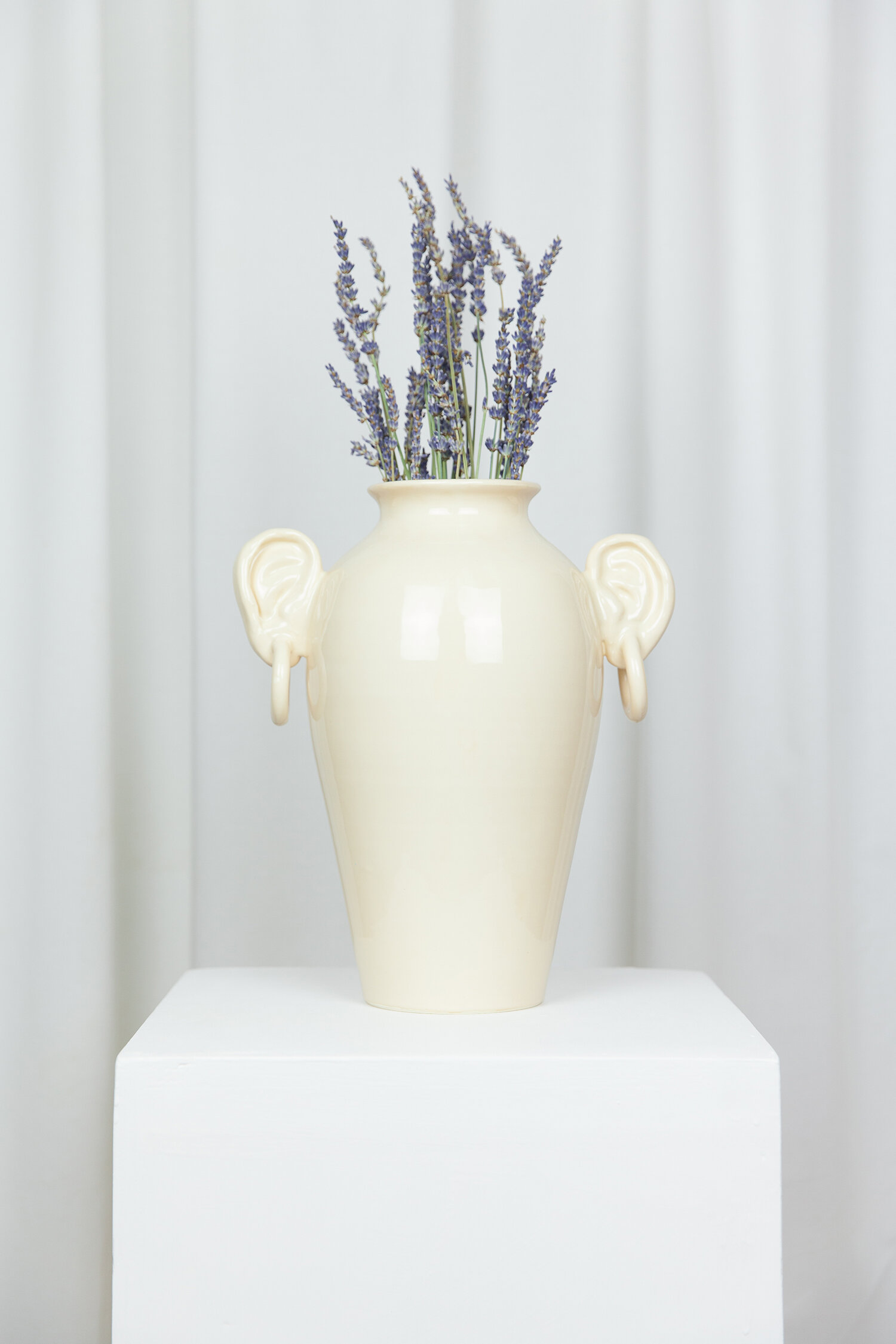 EARS_VASE_BEIGE_WWW.LOLAMAYERAS.COM_IG_LOLAMAYERAS_-0041-3.jpg