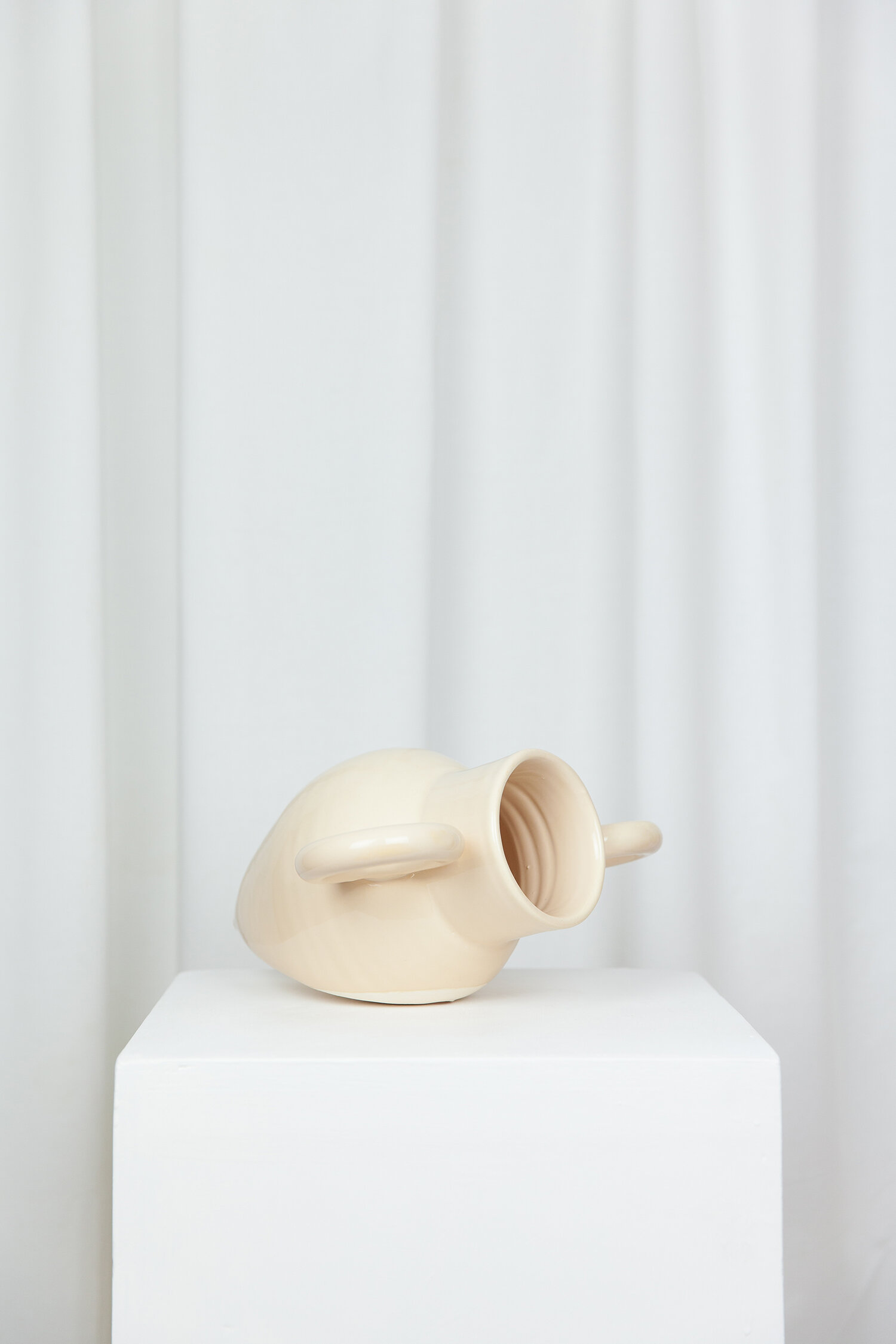 WALL_VASE_BEIGE_WWW.LOLAMAYERAS.COM_IG_LOLAMAYERAS_-0060-5.jpg