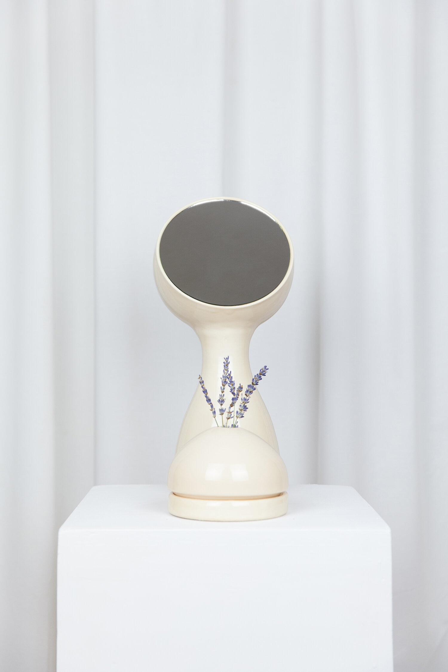 WIT_MIRROR_VASE_BEIGE_WWW.LOLAMAYERAS.COM_IG_LOLAMAYERAS_-0034-5_2.jpg