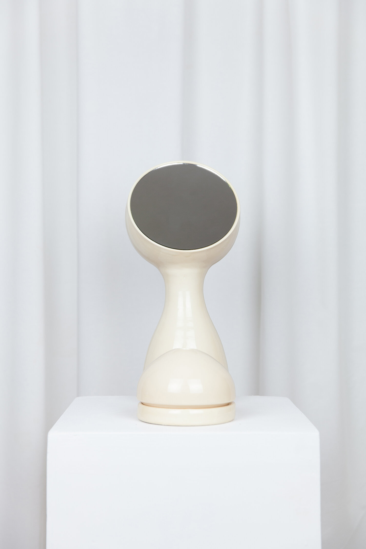 WIT_MIRROR_VASE_BEIGE_WWW.LOLAMAYERAS.COM_IG_LOLAMAYERAS_-0033-5_2.jpg
