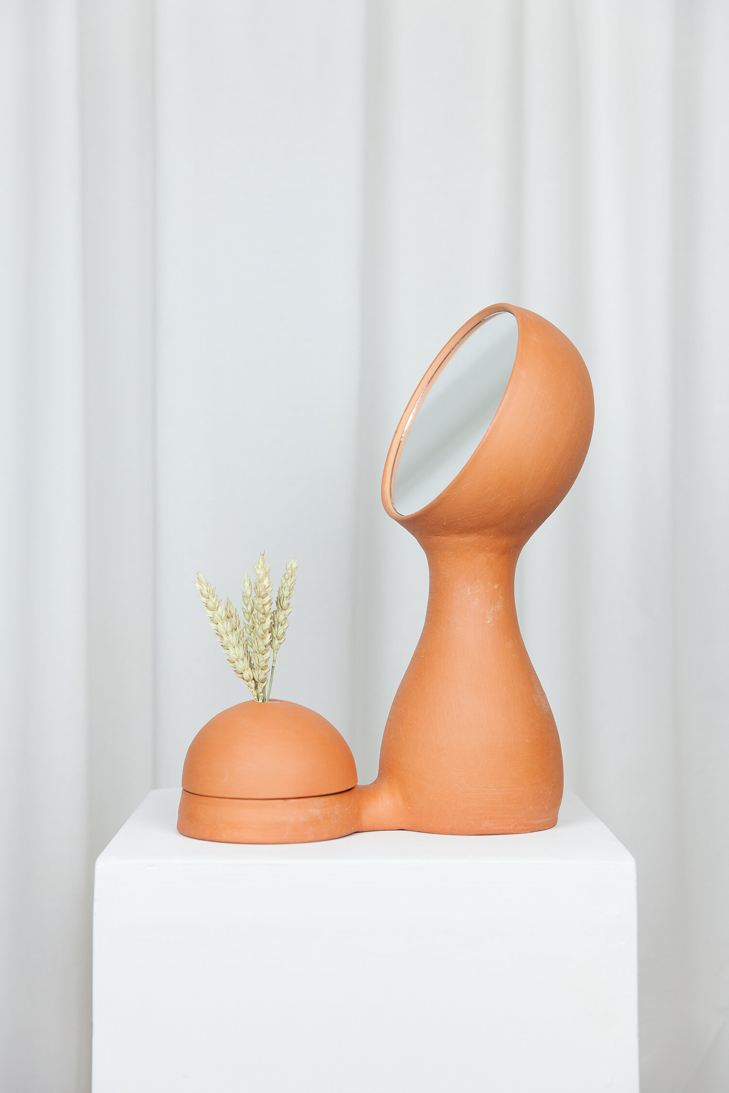 WIT_MIRROR_VASE_RED_WWW.LOLAMAYERAS.COM_IG_LOLAMAYERAS_-0040-5.jpg