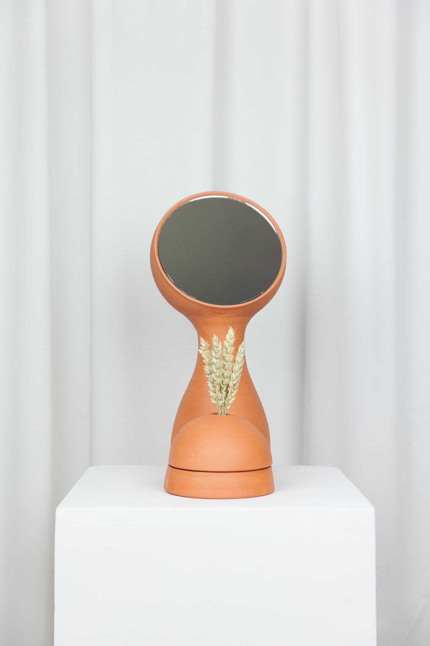 WIT_MIRROR_VASE_RED_WWW.LOLAMAYERAS.COM_IG_LOLAMAYERAS_-0047-5.jpg