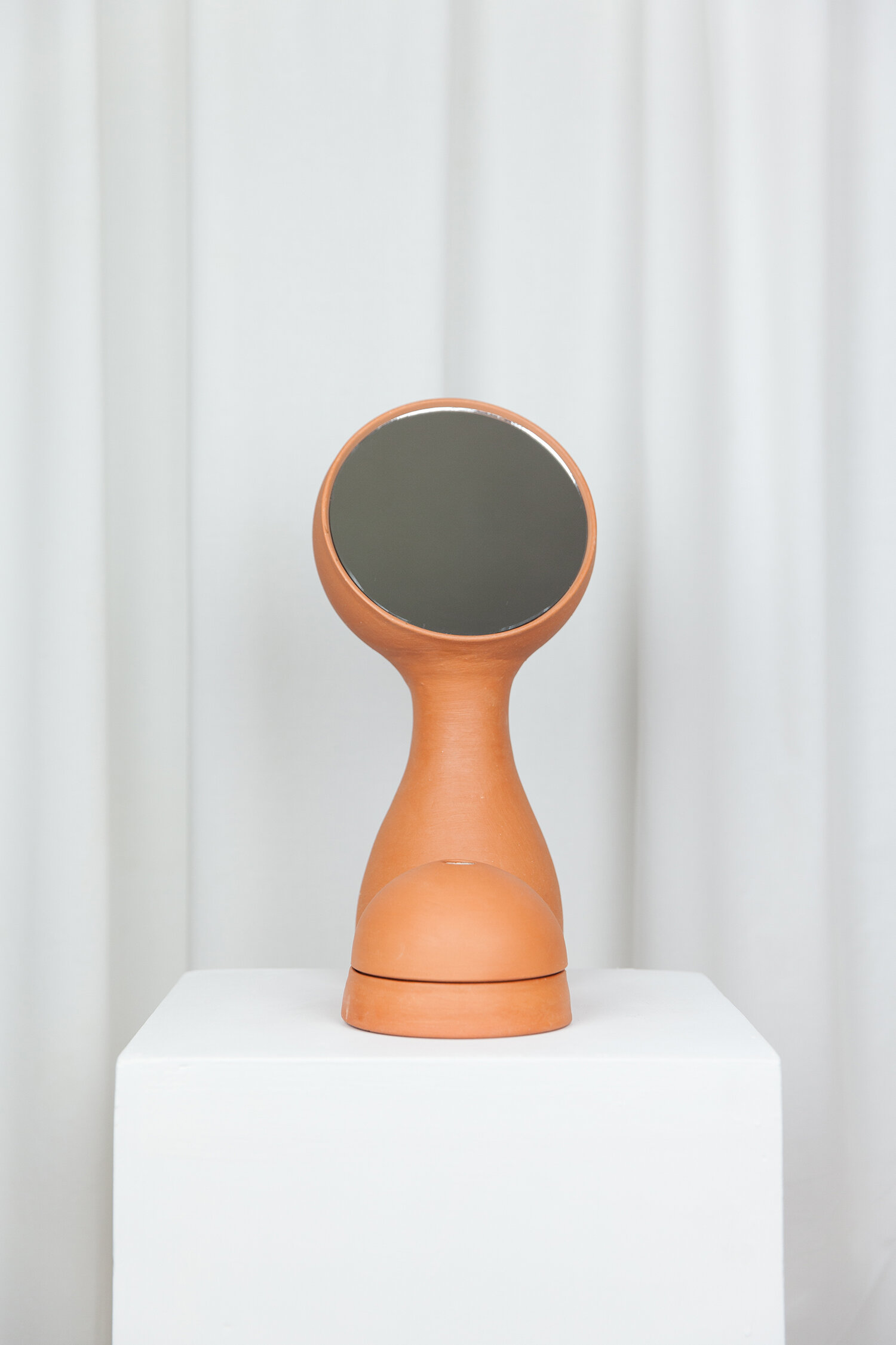WIT_MIRROR_VASE_RED_WWW.LOLAMAYERAS.COM_IG_LOLAMAYERAS_-0049-5.jpg