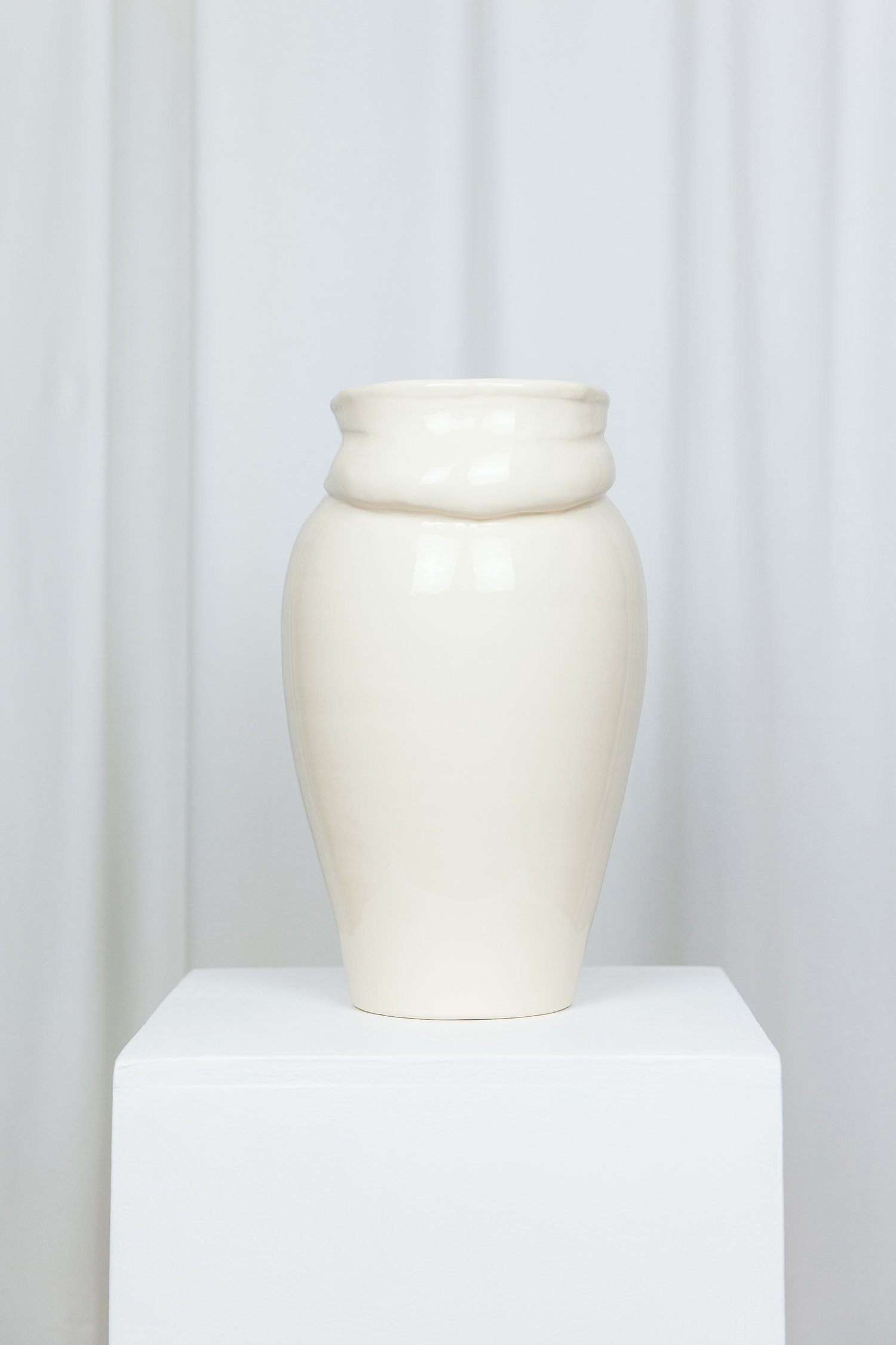 HOODIE_VASE_BEIGE_WWW.LOLAMAYERAS.COM_IG_@LOLAMAYERAS_-8989_PSD-2.jpg