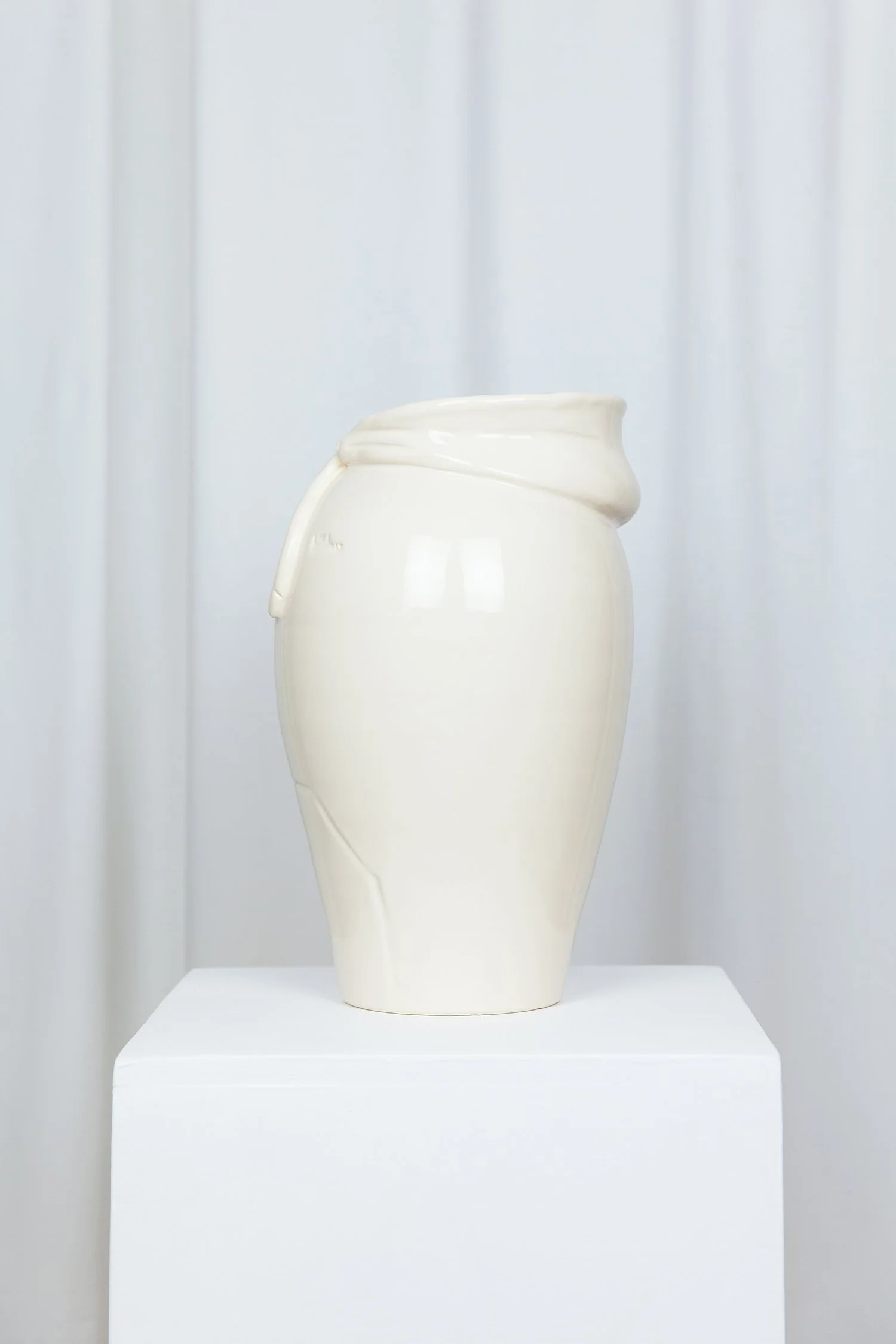 HOODIE_VASE_BEIGE_WWW.LOLAMAYERAS.COM_IG_@LOLAMAYERAS_-8988-2.jpg