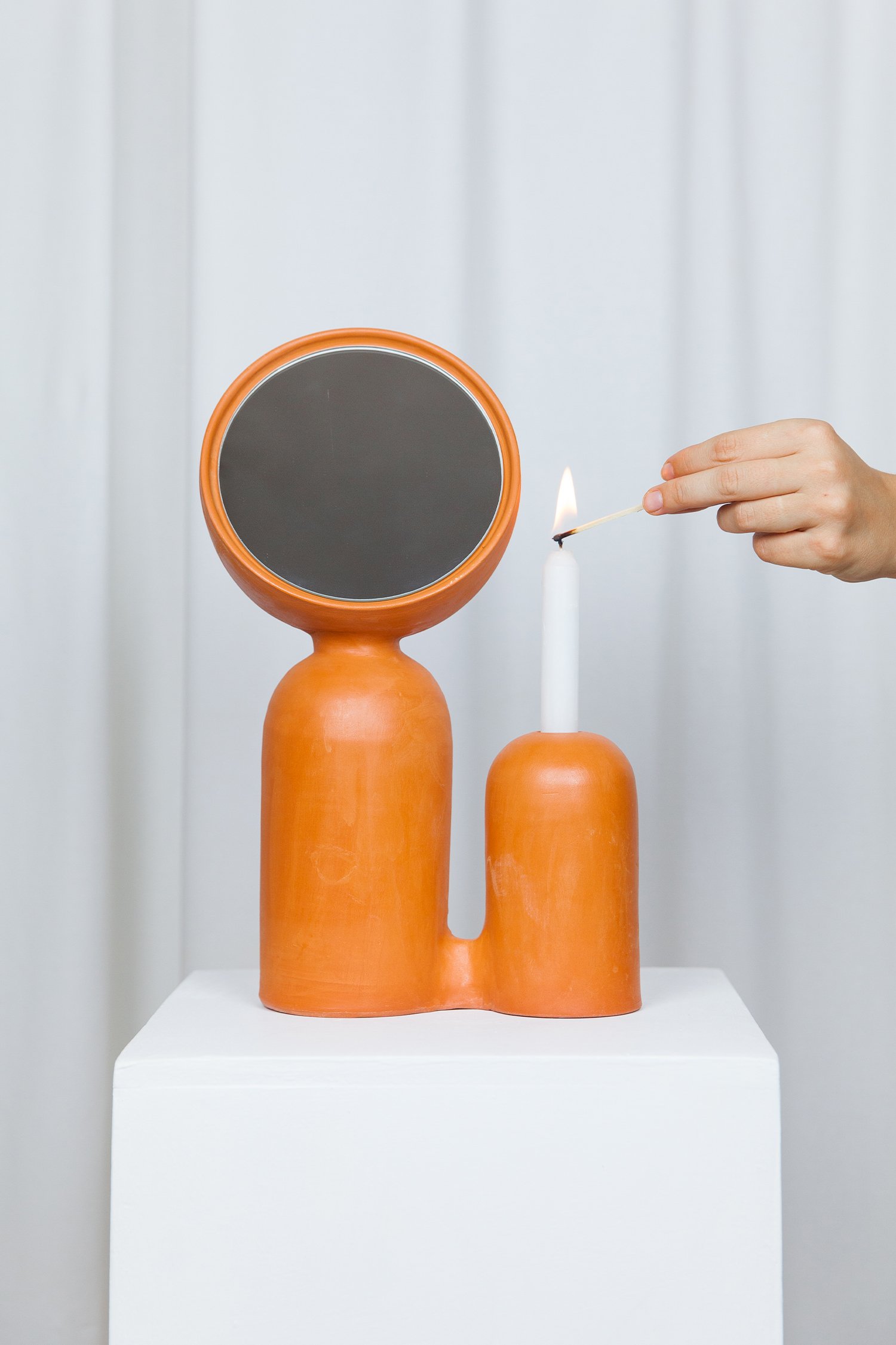 COIFFEUSE_MIRROR_CANDLESTICK_RED_WWW.LOLAMAYERAS.COM_IG_@LOLAMAYERAS_-9247-2.jpg