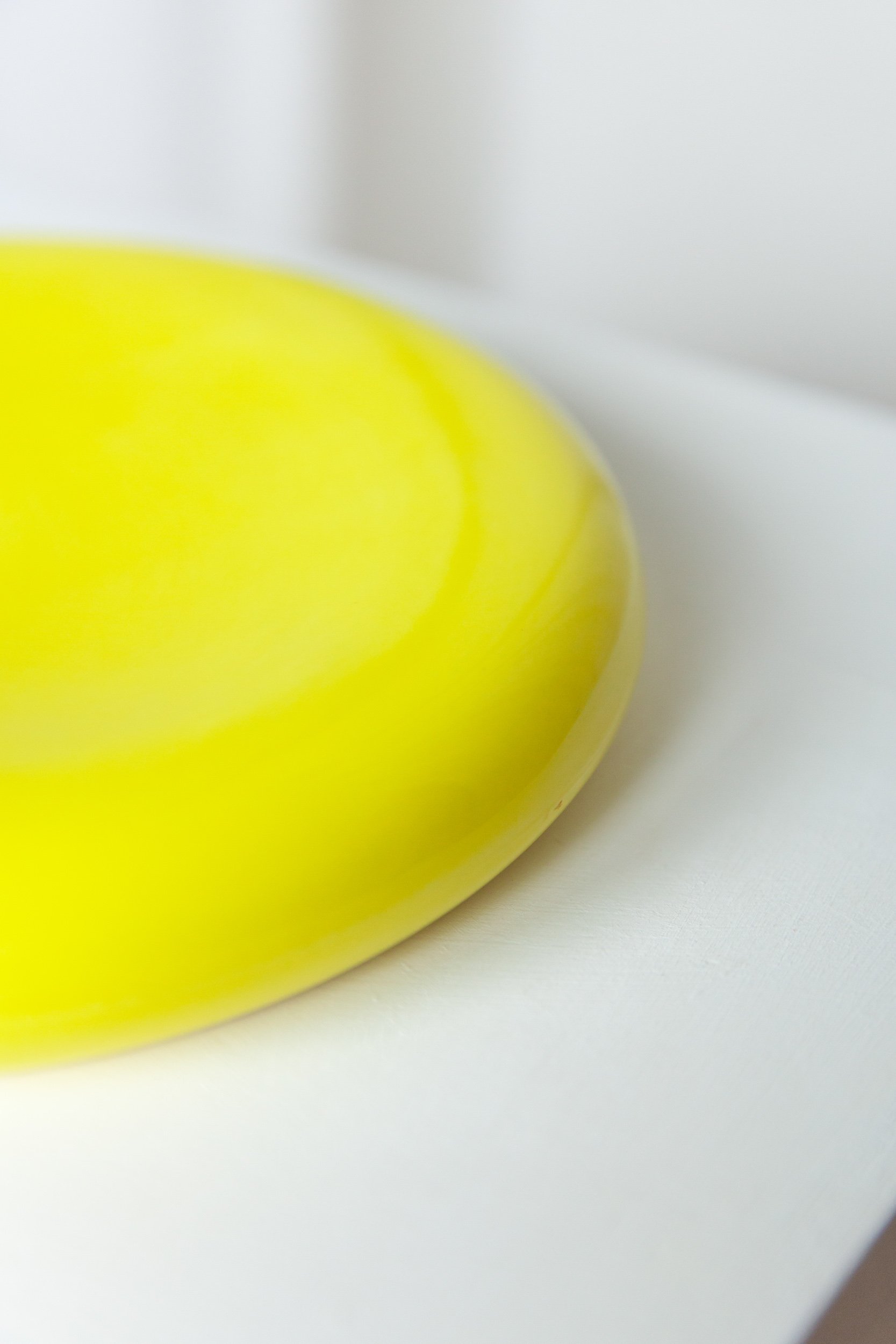 TINY_PUFFY_PLATE_YELLOW_WWW.LOLAMAYERAS.COM_IG_@LOLAMAYERAS_-IMG_2105_web.jpg