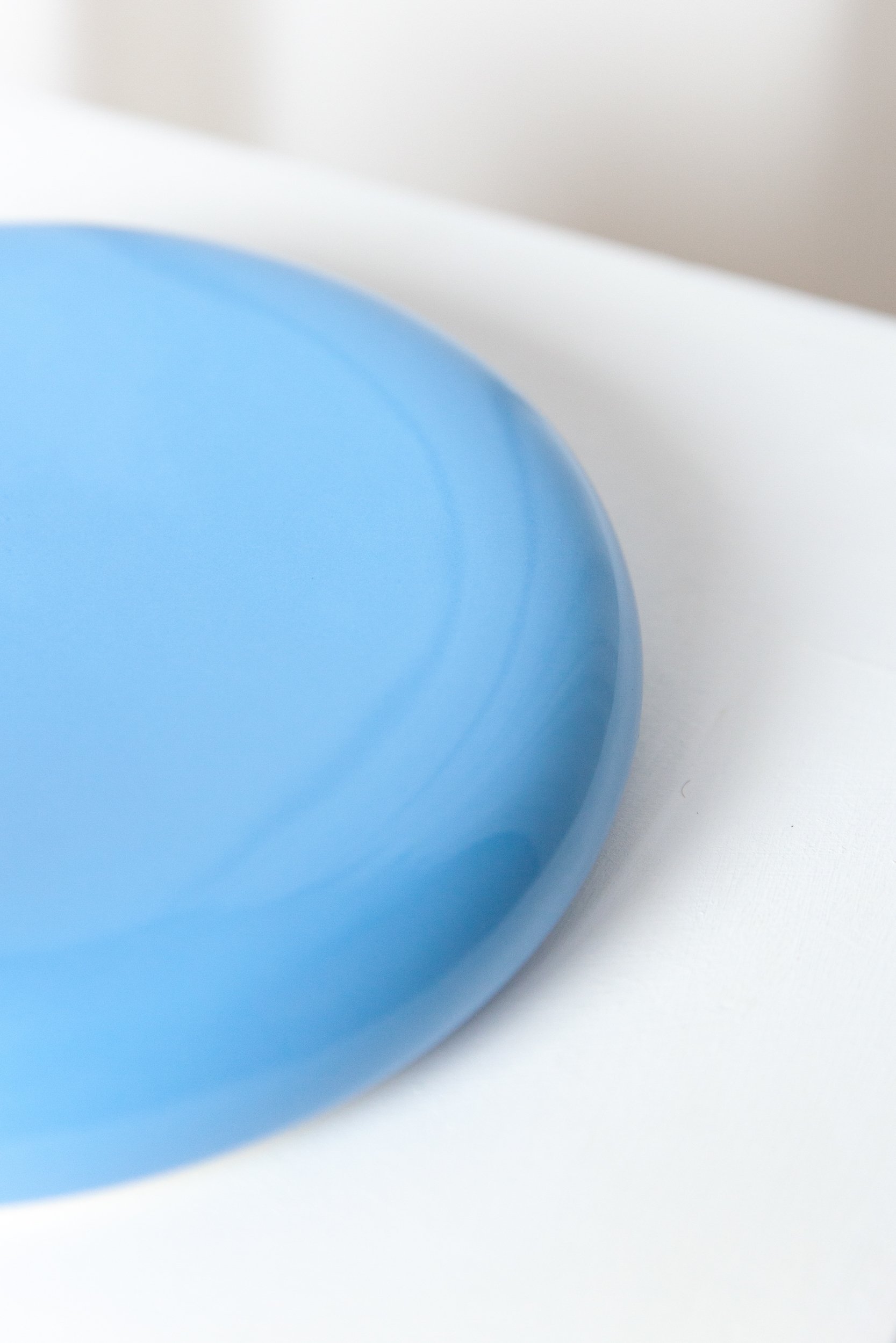 TINY_PUFFY_PLATE_BLUE_WWW.LOLAMAYERAS.COM_IG_@LOLAMAYERAS_-IMG_2086_web.jpg