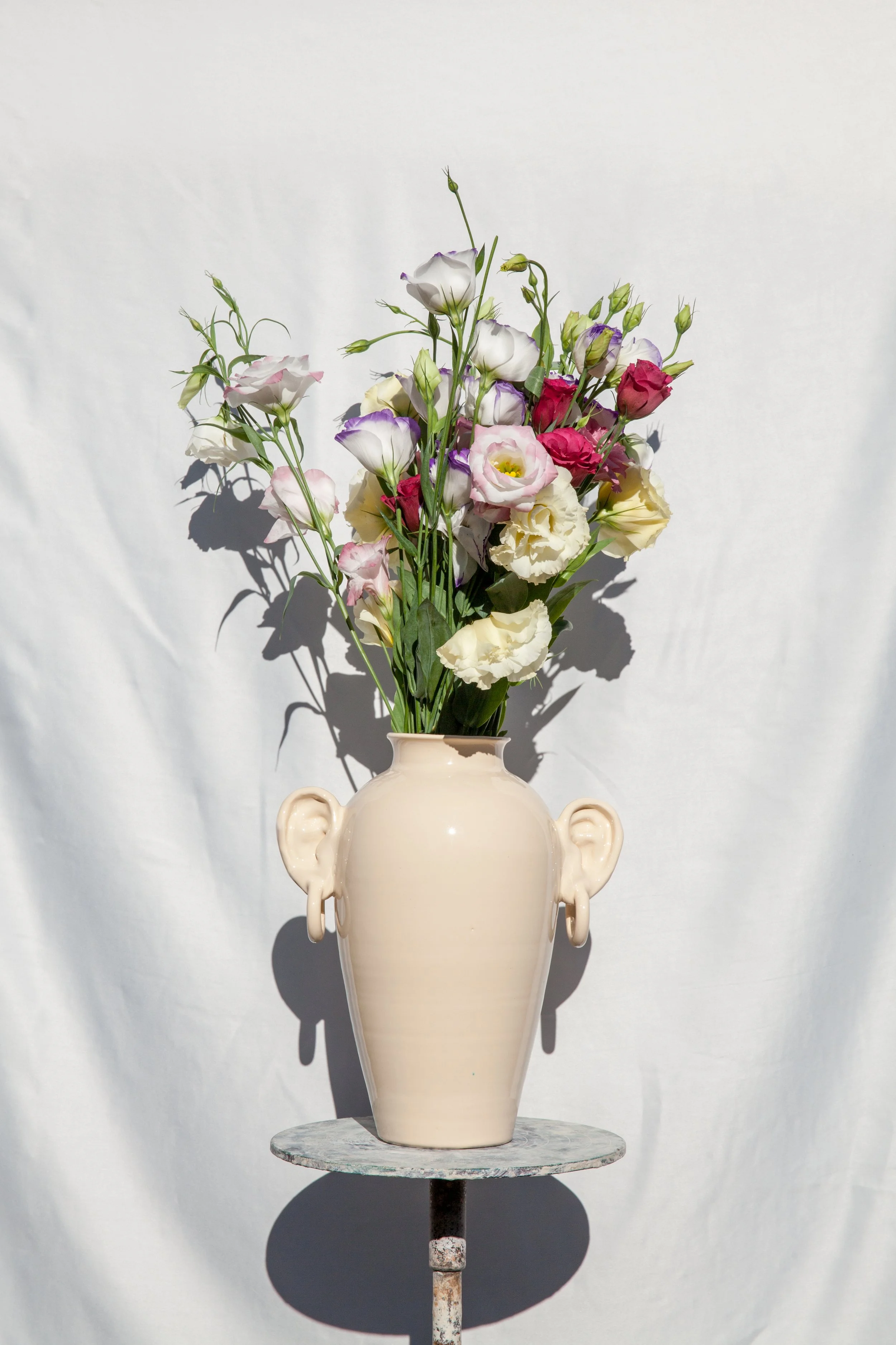 13_LolaMayeras_Pottery_GardenShoot2_IMG_2747_PhotoBy@NAHMLOS:Bram_van_Dijk.jpg