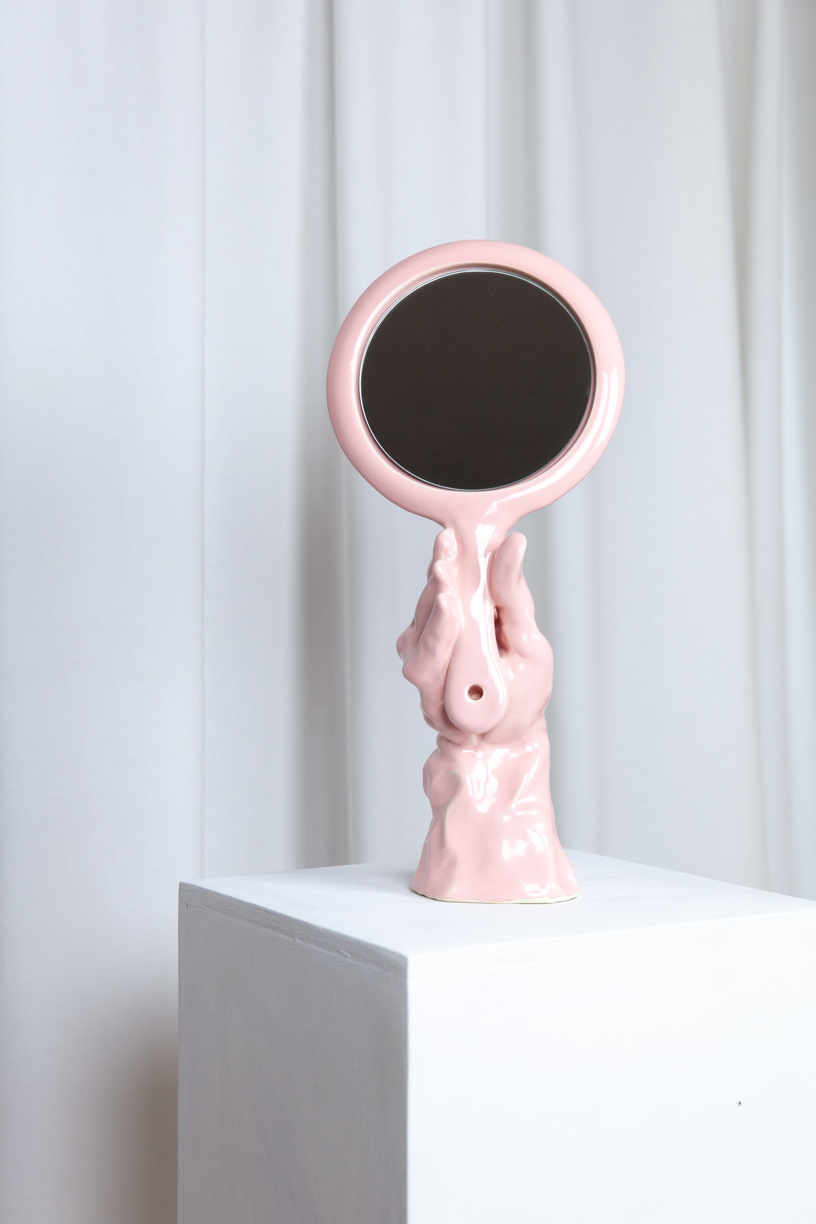 GLOVY_MIRROR_PINK_WWW.LOLAMAYERAS.COM_IG_@LOLAMAYERAS_-IMG_2023_web.jpg