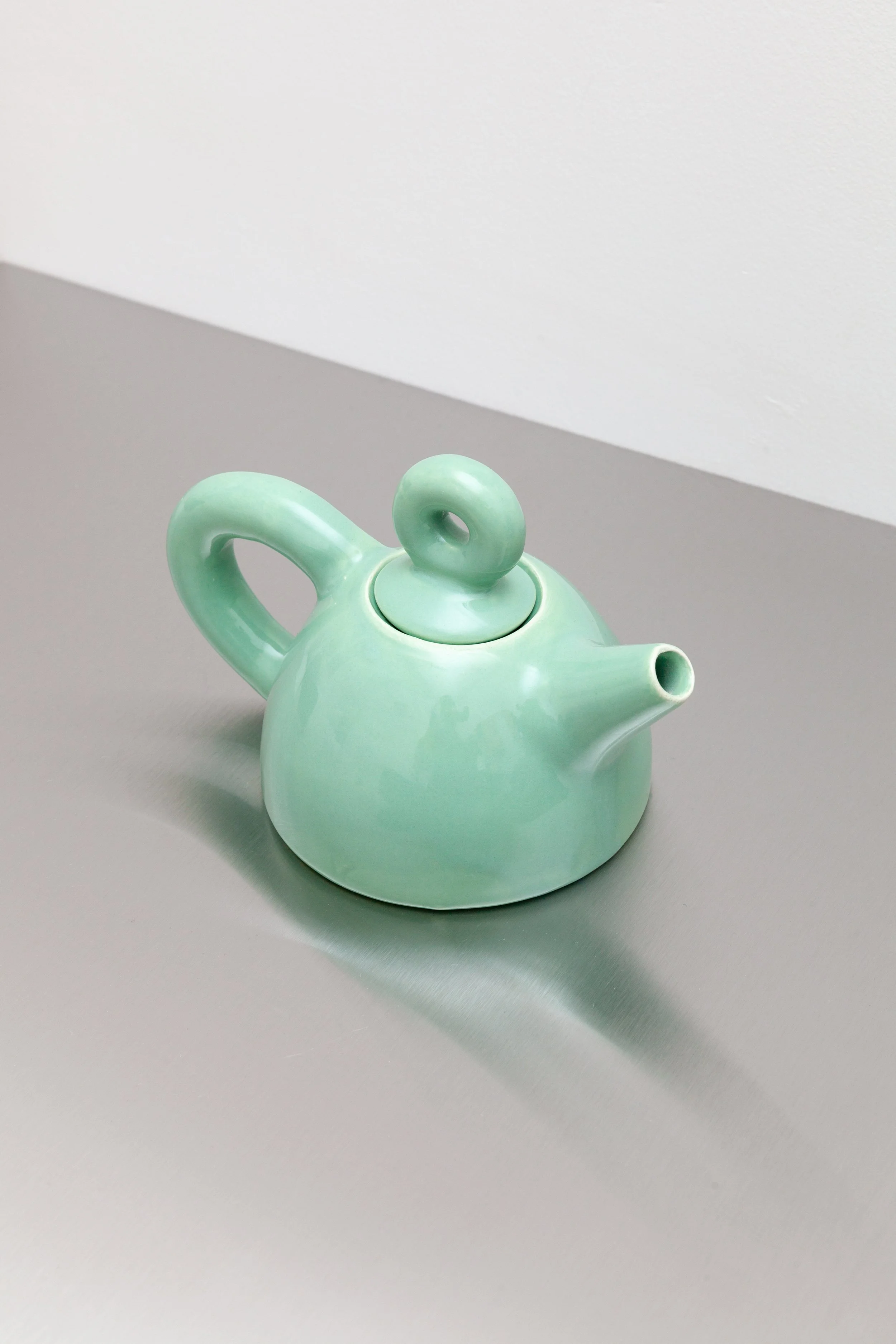 TEAPOT_TINY_ROUND_GREEN_WWW.LOLAMAYERAS.COM_IG_LOLAMAYERAS_HQ_IMG_7696.jpg