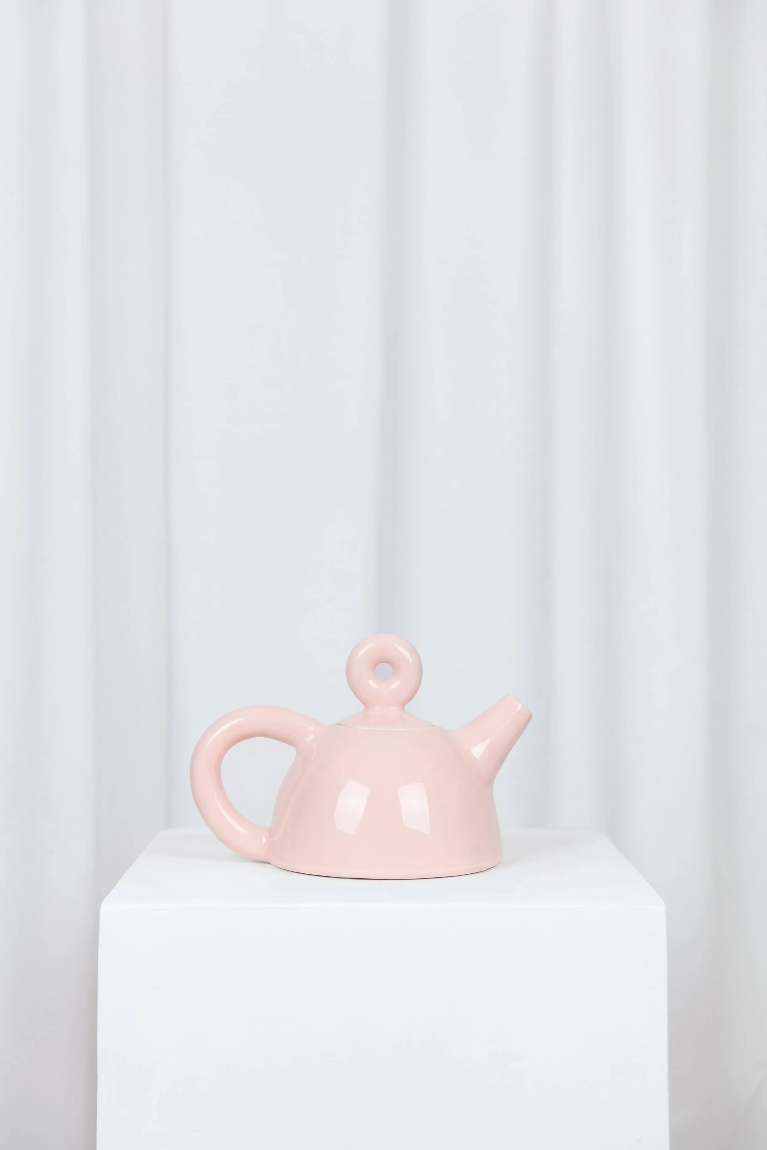 TEAPOT_ROUND_PINK_WWW.LOLAMAYERAS.COM_IG_LOLAMAYERAS_-XXXX.jpg