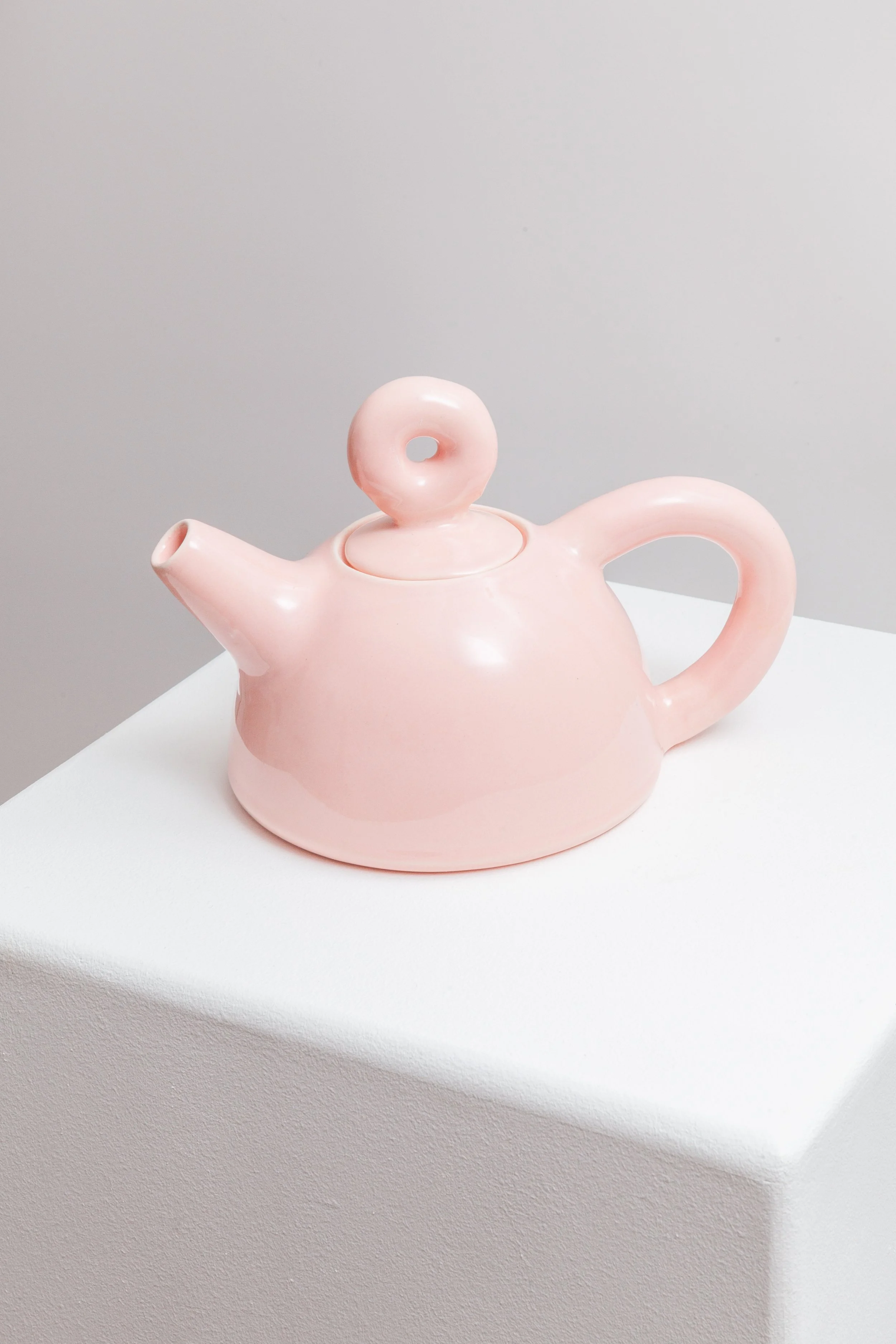 TEAPOT_ROUND_PINK_WWW.LOLAMAYERAS.COM_IG_LOLAMAYERAS_HQ_IMG_7534.jpg