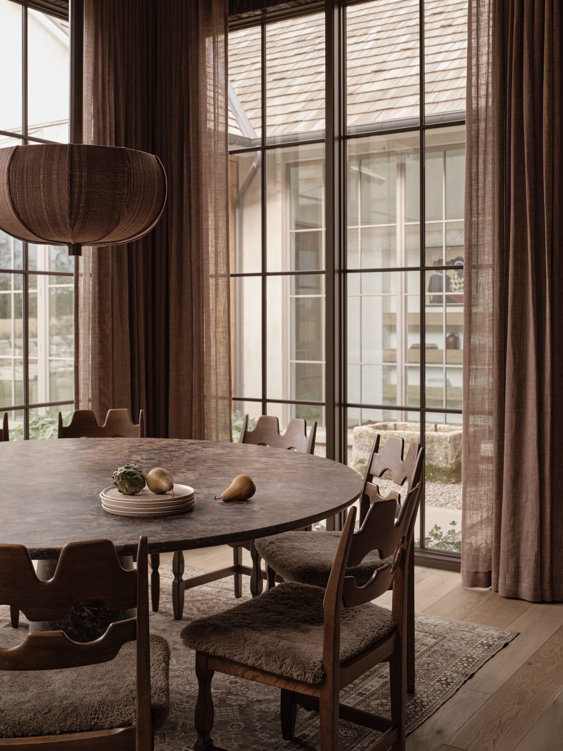 april-tomlin-interiors-compelling-restraint-breakfast-room.jpg