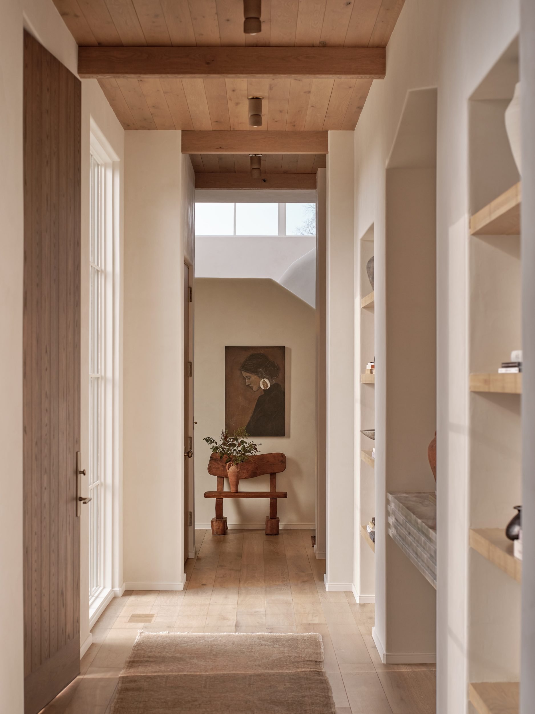 april-tomlin-interiors-compelling-restraint-hallway-built-in-shelving.jpg